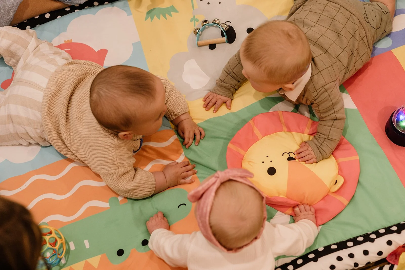 babies looking at eachother in tummy time