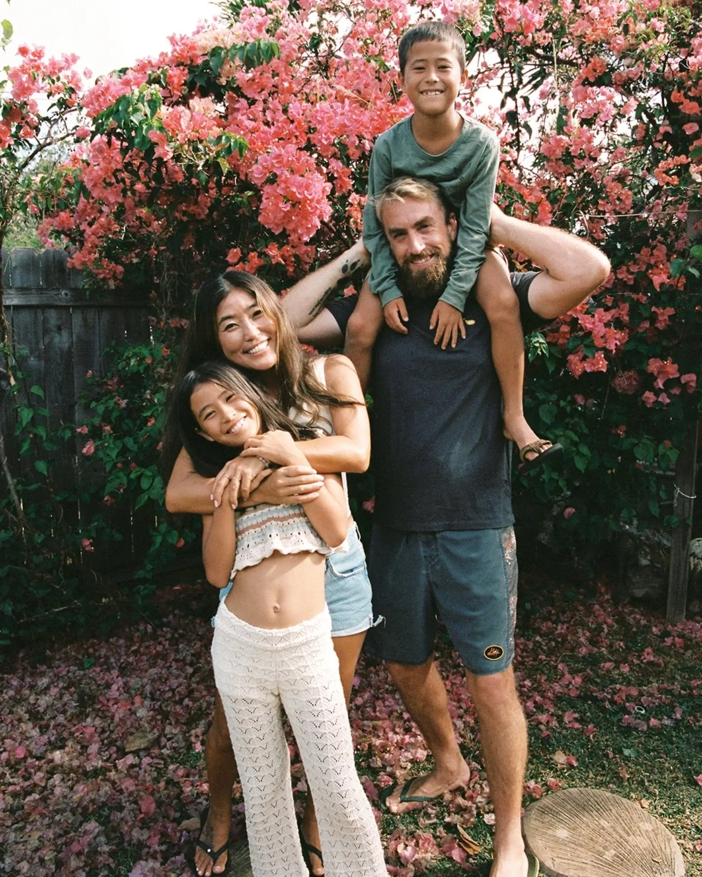 Time to feast your eyes on the bougainvillea of our collective ✨dreams✨, sibling love in the form of feigned strife, flippin' pancakes, painting on the floor, meaningful puzzles, AND a meet cute love story unfolding

I know it's against fall rules bu