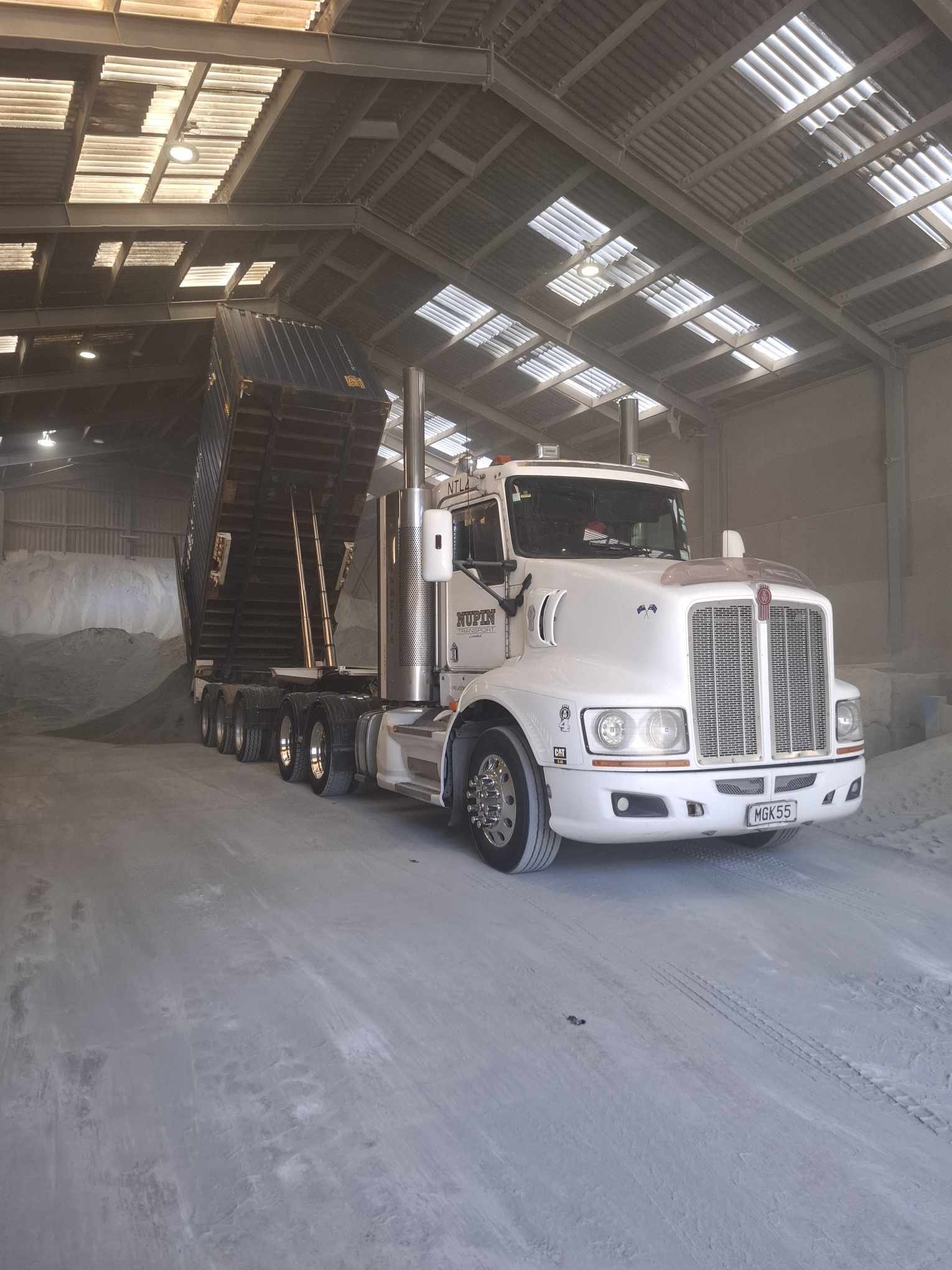 Container Tipping Tauranga – When setting up Nupin Transport we wanted to ensure are a business that is versatile, offering a wide range of services across all business sectors, hence we purchased two tipping trailers giving us the ability to service