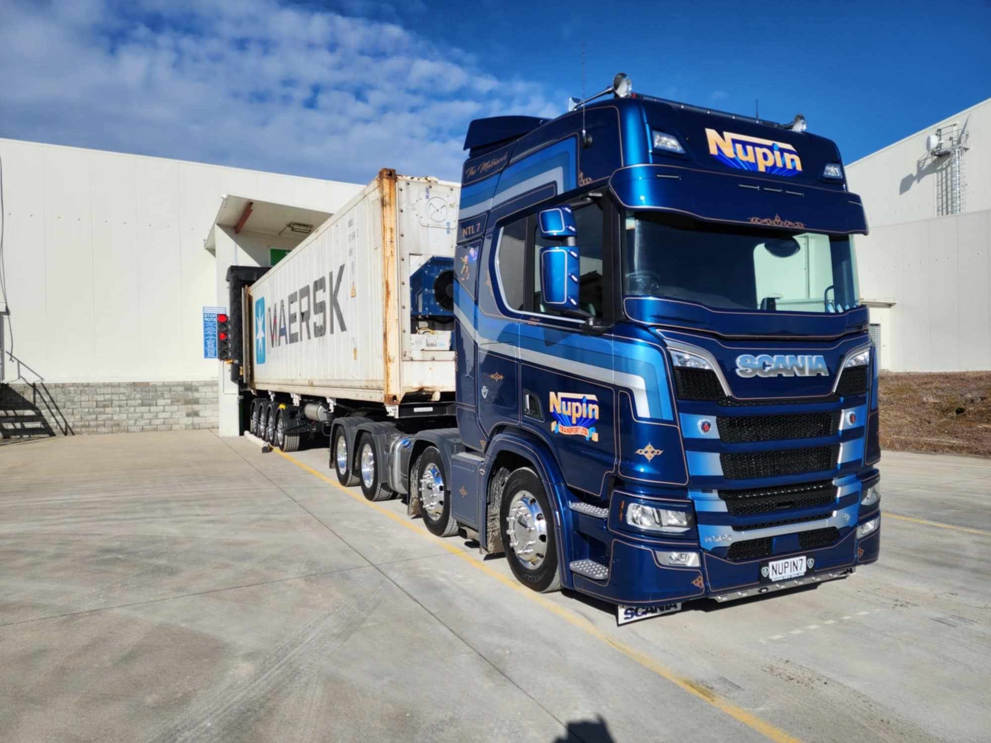 Container Transport Tauranga – Dock Loading. Working in the primary industry sector, there is a requirement for dock loading especially in the Kiwi Fruit and Avocado industry of which we operate a number of these units to suit the clients’ requiremen
