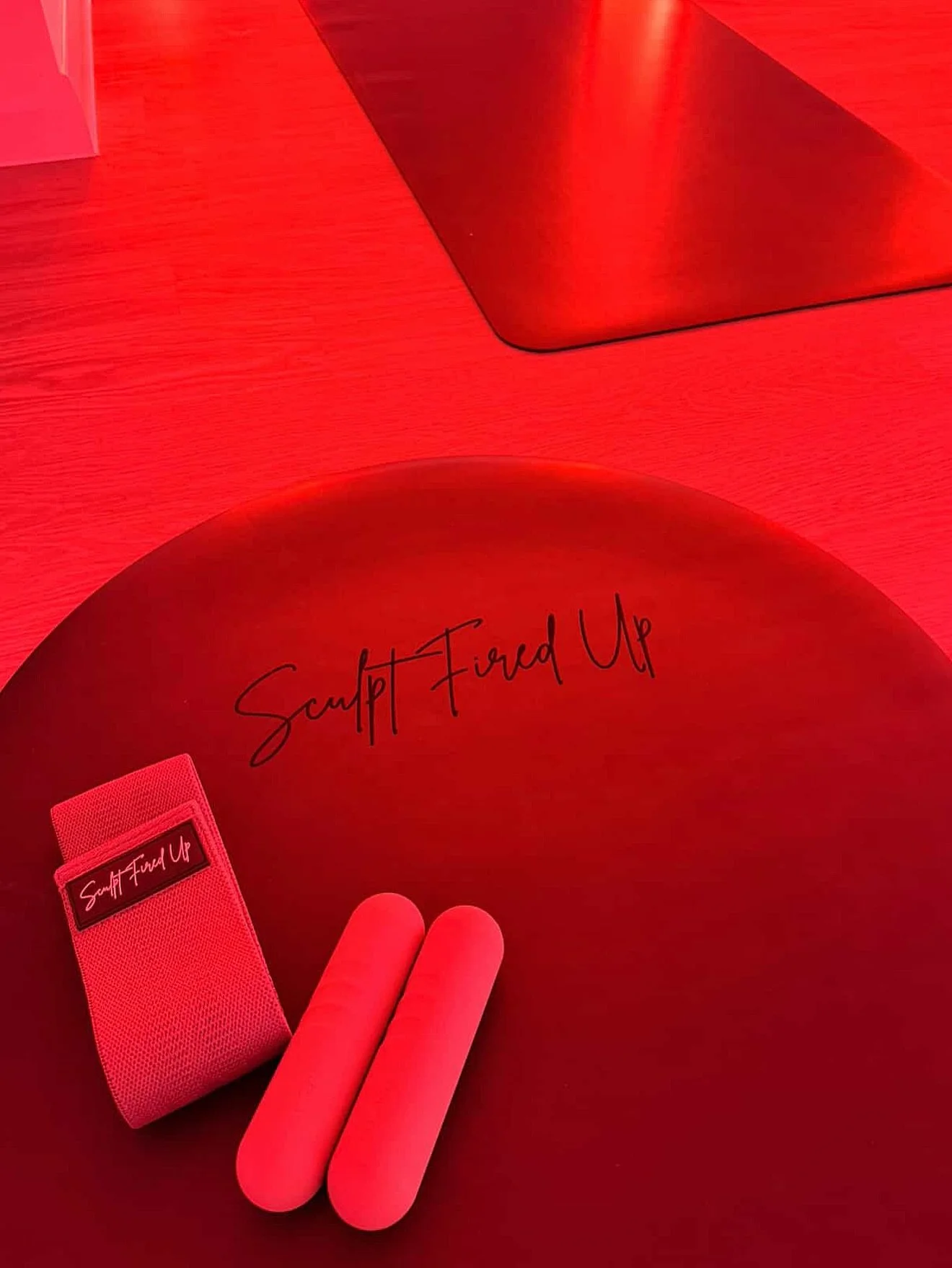 THE RED ROOM ❤️&zwj;🔥

Introducing @sculptfiredup &mdash; a brand new hot Pilates studio, and already setting the standard!

Every detail designed to match the space, the heat, the energy:

&ndash; Custom resistance band sets (light / medium / heavy