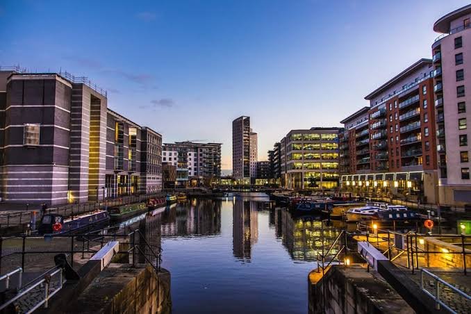 Commuter Areas Between Bradford and Leeds