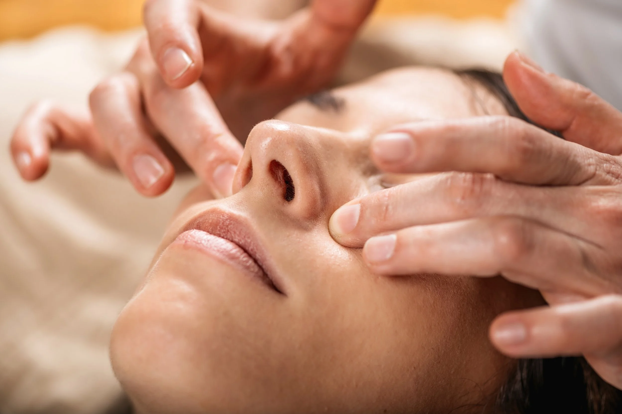 Massaggio rilassante Face Ki per viso: riduce le rughe e dona luminosità, per un effetto anti age senza interventi estetici