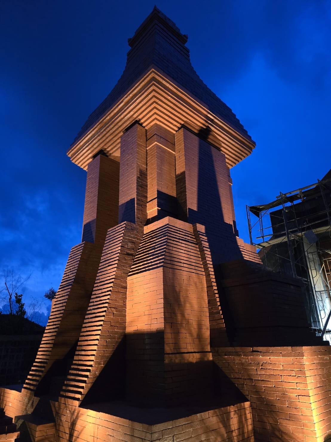 VIhara Sukjai Sailendra' Stupa at night