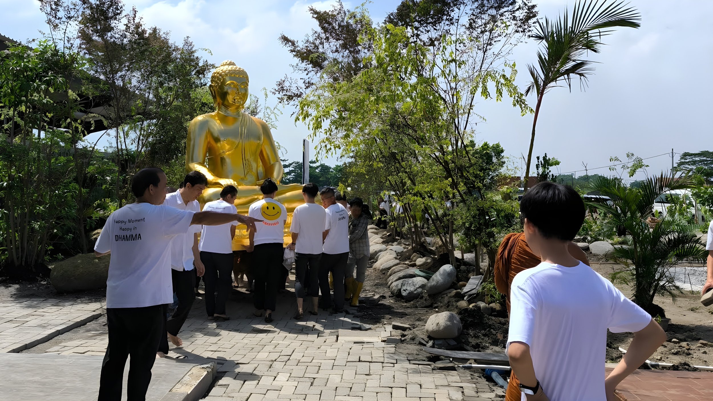 Moving The Buddha Statue at Vihara Sukjai Sailendra