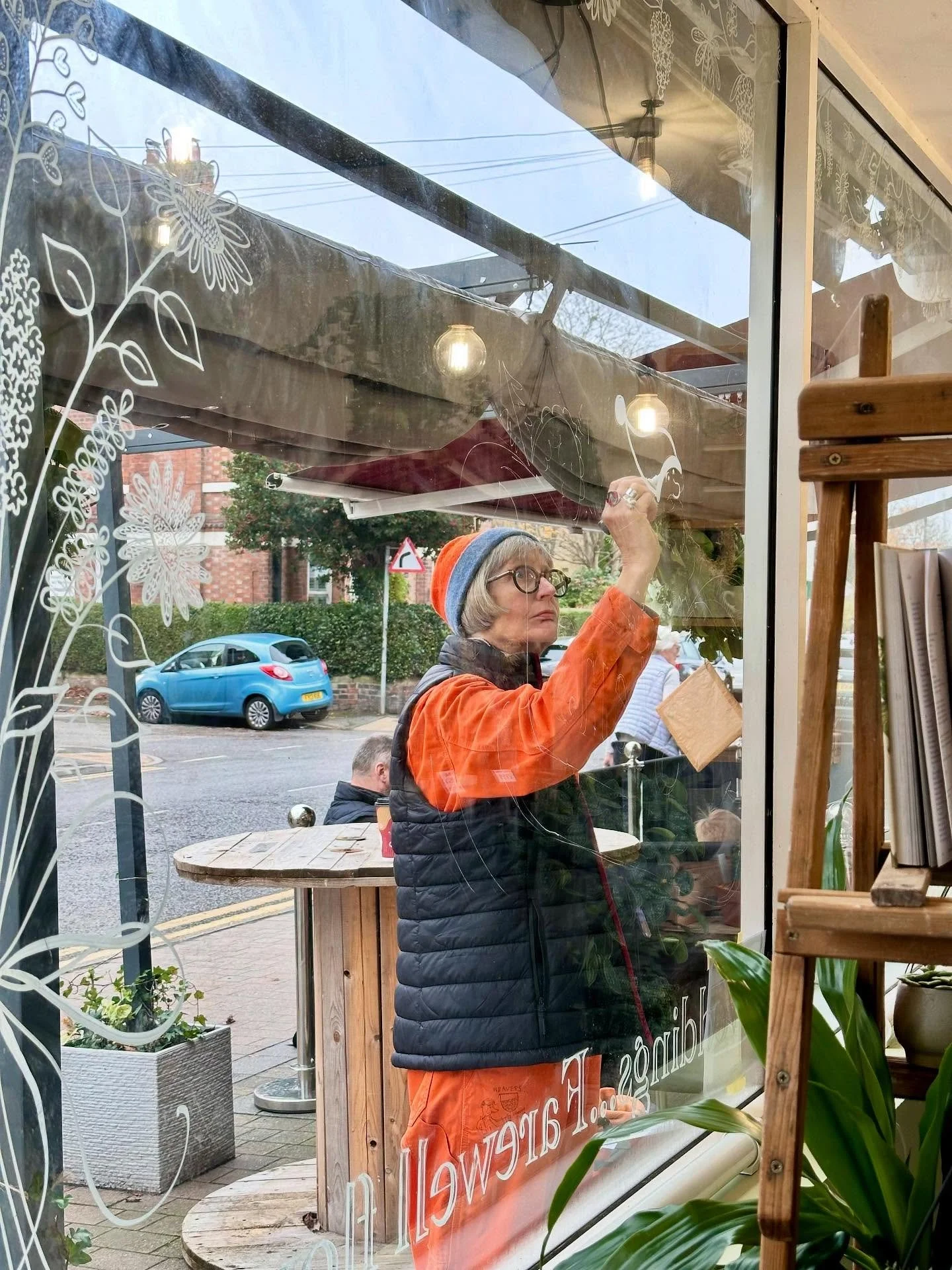Have you seen our festive window yet? 

Featuring our shop dogs, Dot &amp; Ted as part of the reindeer crew and our favourite furry friend, Gwinnie as Santa&rsquo;s helper!

Stems at 24 is most definitely a dog friendly shop &hellip;🐶🐕&zwj;🦺🦮🐕

