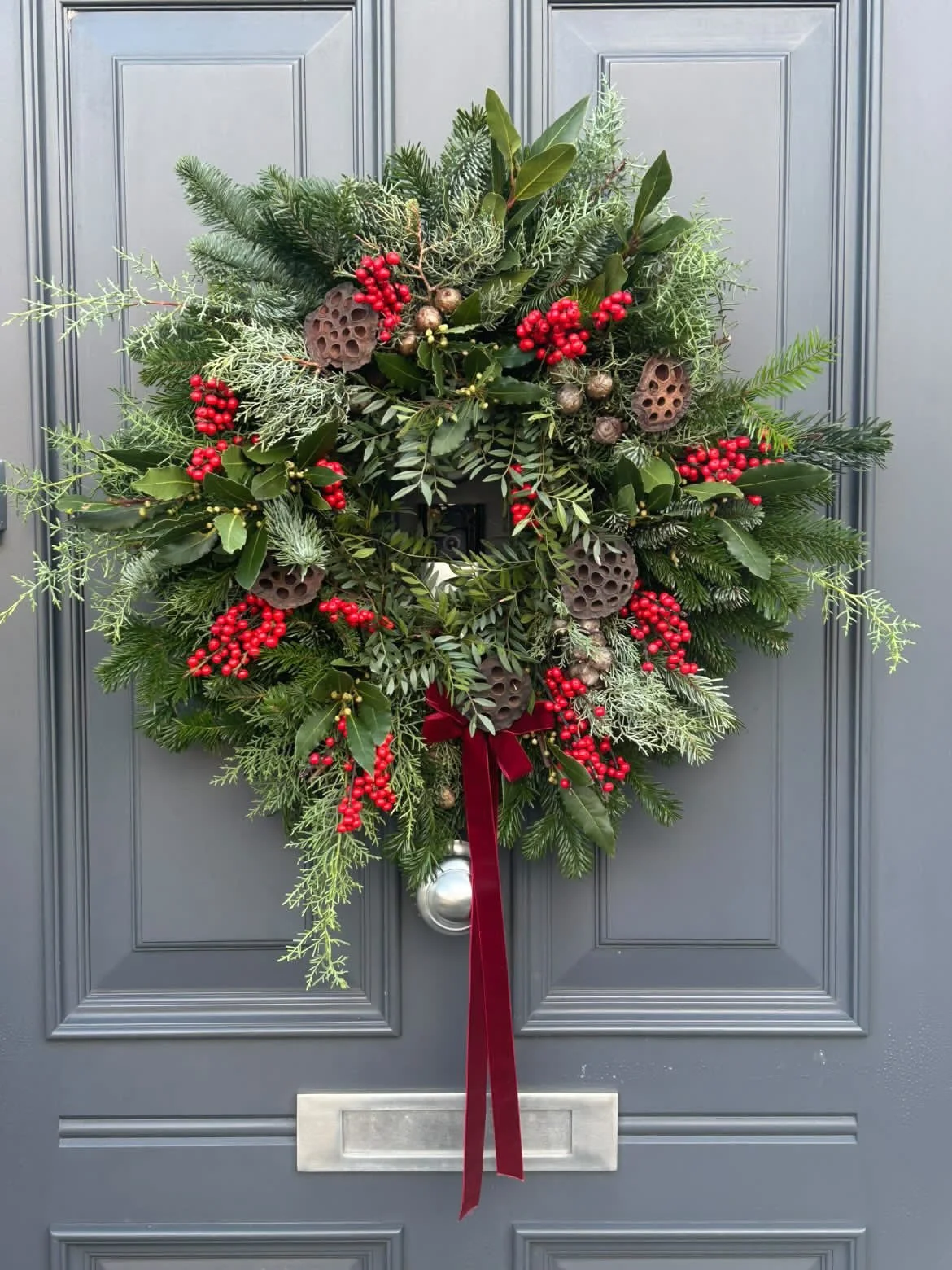 Our wreath workshops are finished for this year and now we are totally obsessed with seeing your stunning wreaths adorning your doors! 

#christmaswreath #ruddingtonvillage #stemsat24