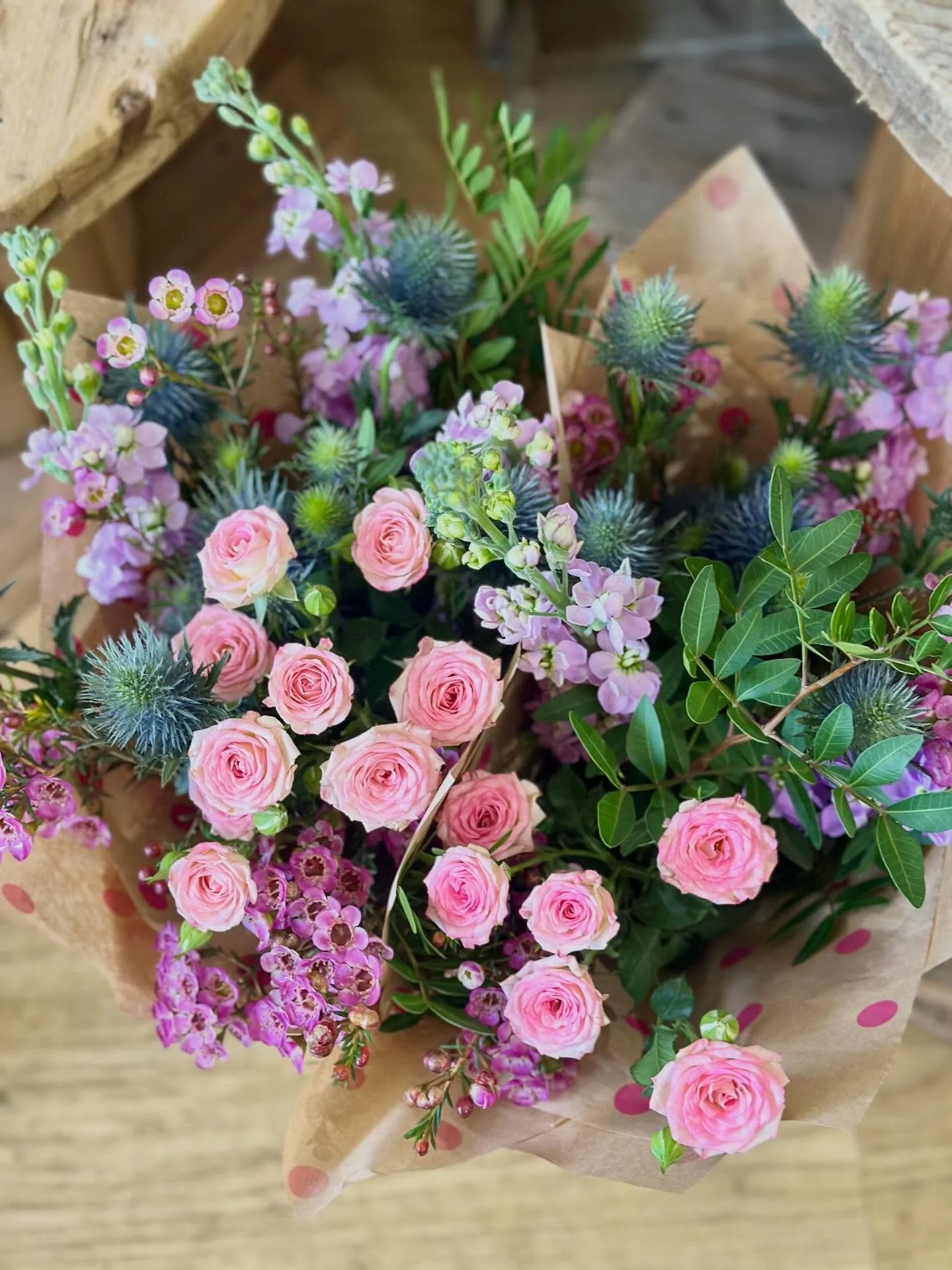 Flowers are literally happy makers&hellip; why not make someone happy today! 
Everyone deserves a little happiness in their life&hellip;.

Made in Ruddington&hellip;Delivered throughout Nottingham. 🌸🌺🪻 

#ruddingtonflorist #flowersmakepeoplehappy 