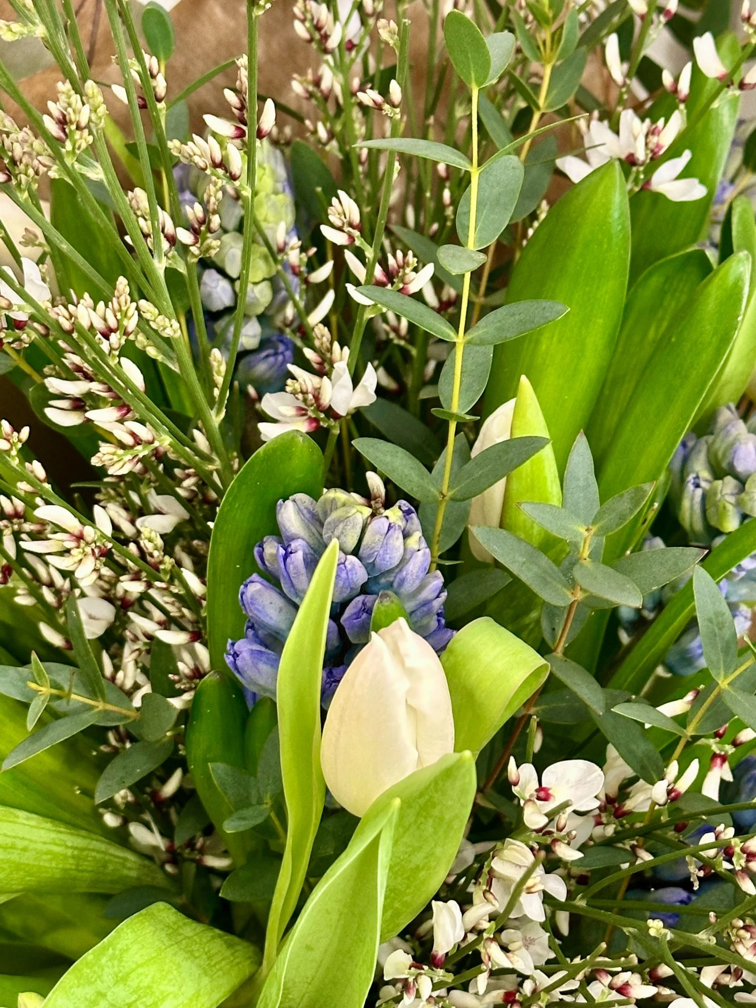 Spring flower bouquet in a garden-inspired style