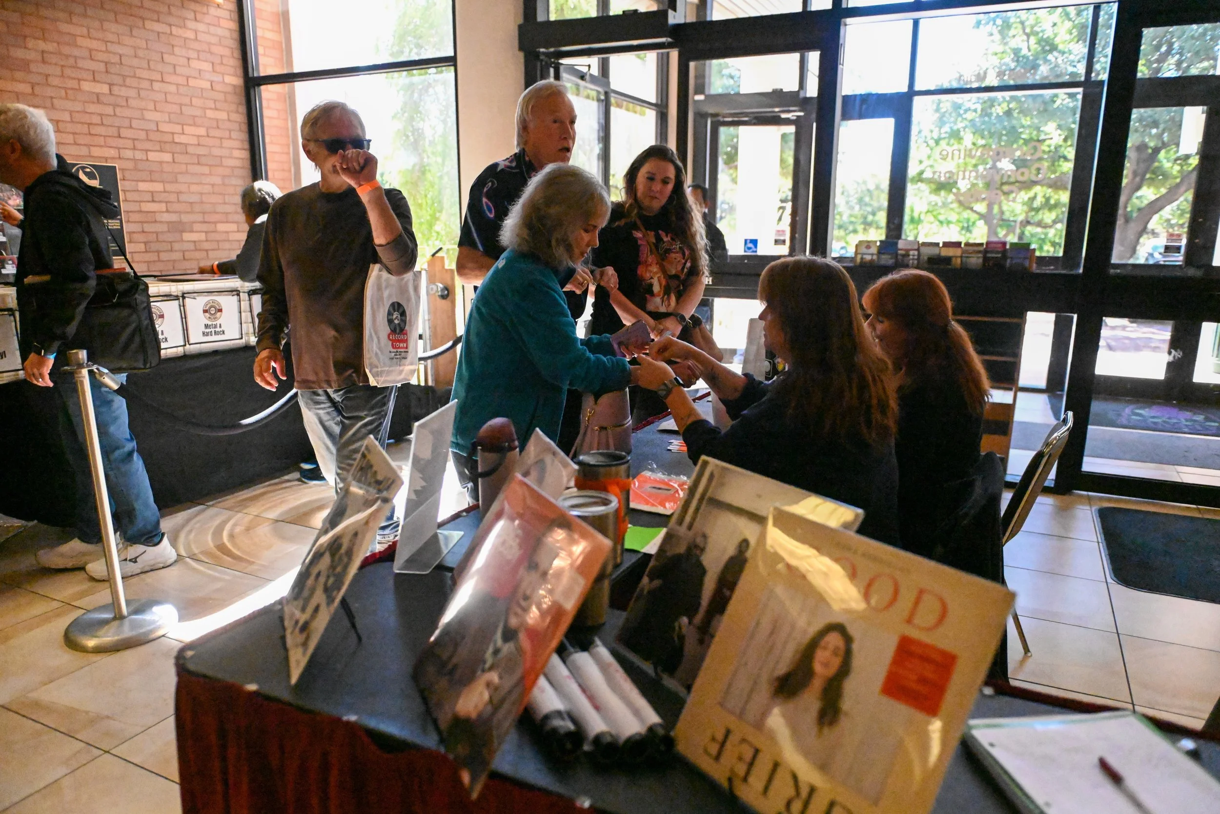 Another look back at the Dallas/Ft. Worth Vinyl Record Show!

More photos from October 17th at the Grapevine Convention Center, where collectors spent the day digging through crates, discovering records, checking out music memorabilia, and connecting