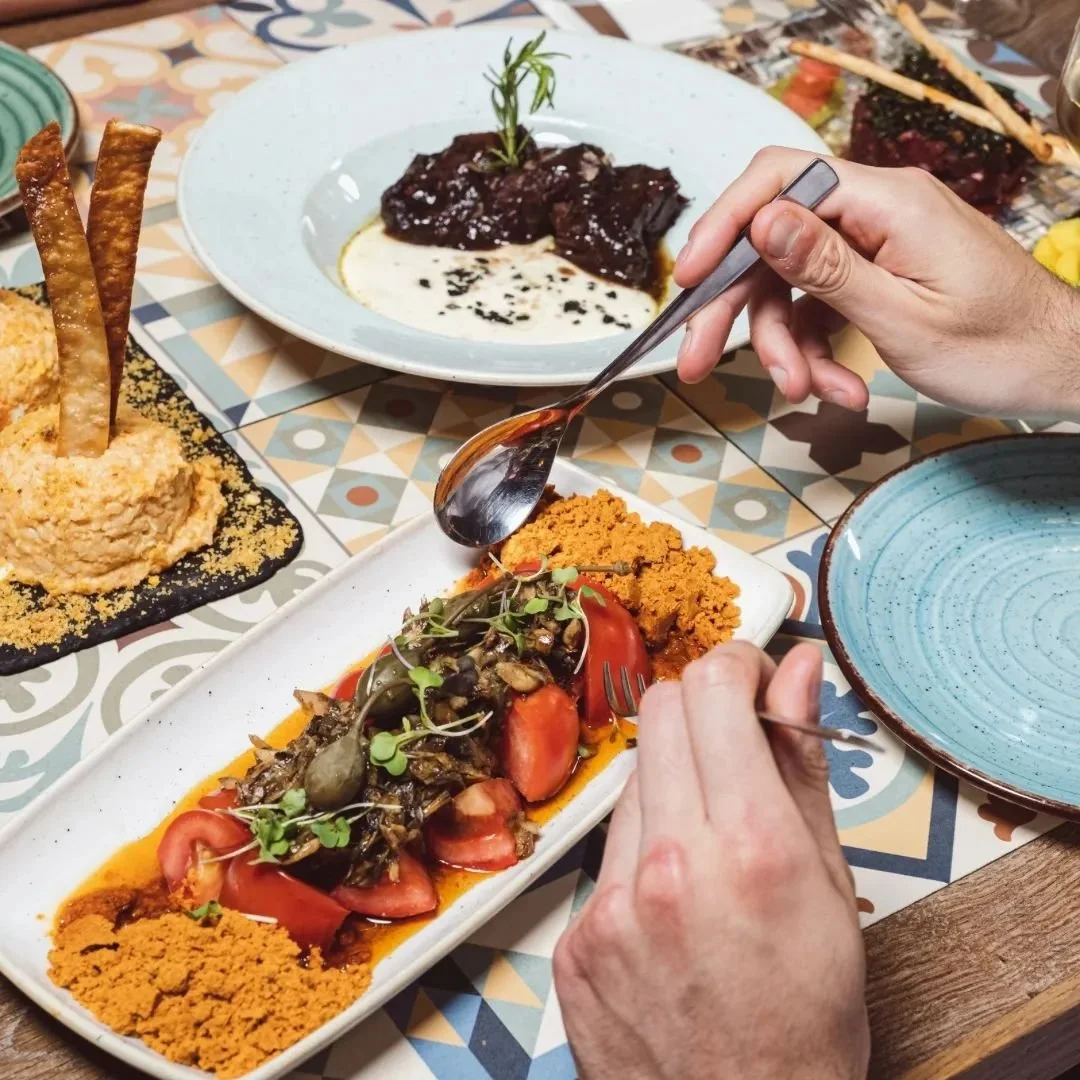 🌟 Vive el estilo de vida gourmet en La Terreta Gastrobar. 🍷✨ 

Descubre un lugar donde la buena comida y el ambiente se fusionan para crear momentos inolvidables. 

#EstiloDeVidaGourmet #ExperienciaLaTerreta
#AventuraGastron&oacute;mica #SaborExcep