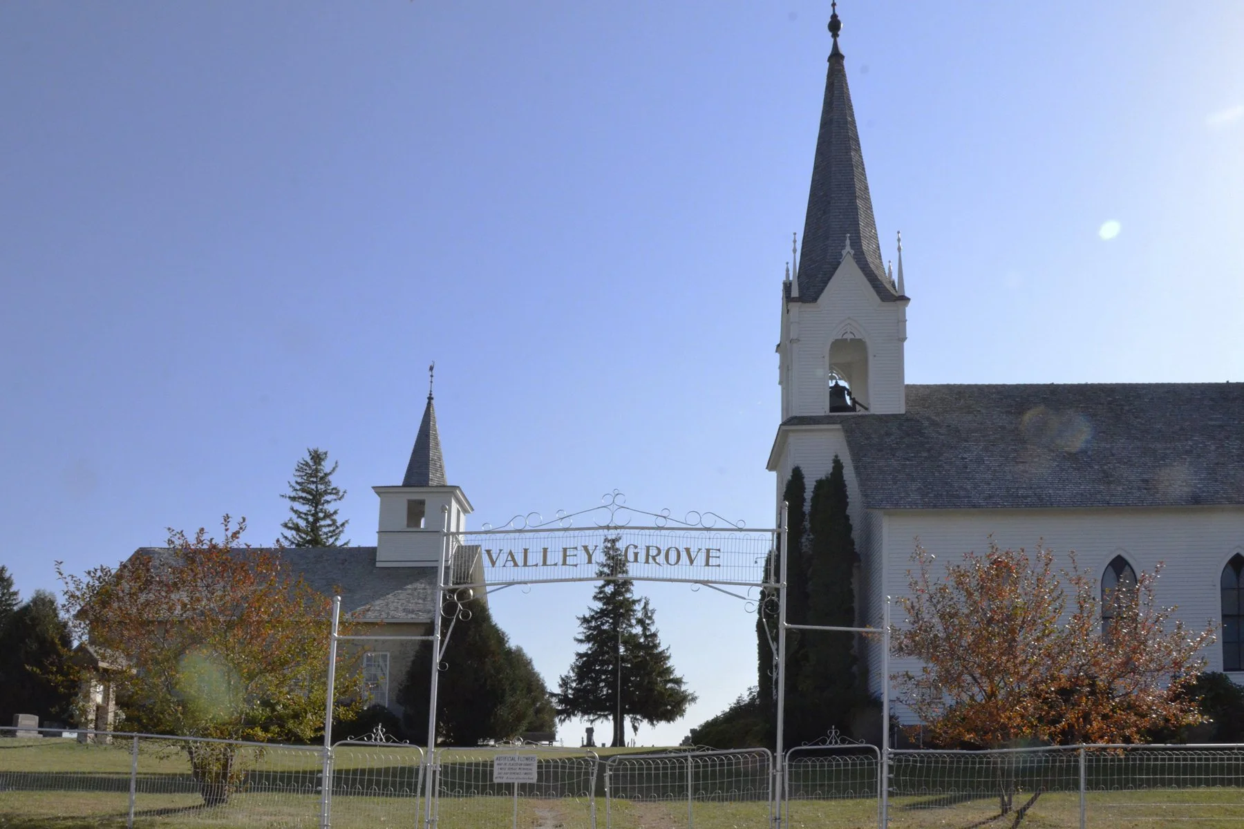 2013-06-26-837 enterTwoChurchs.jpg