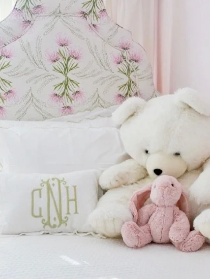 A little love letter to little girls&rsquo; rooms 🤍
Soft pinks, storybooks by the window, and the kind of sweetness that feels timeless, not trendy.

Designing these spaces will always feel a little bit magical to me.  If you&rsquo;d like to dive a 