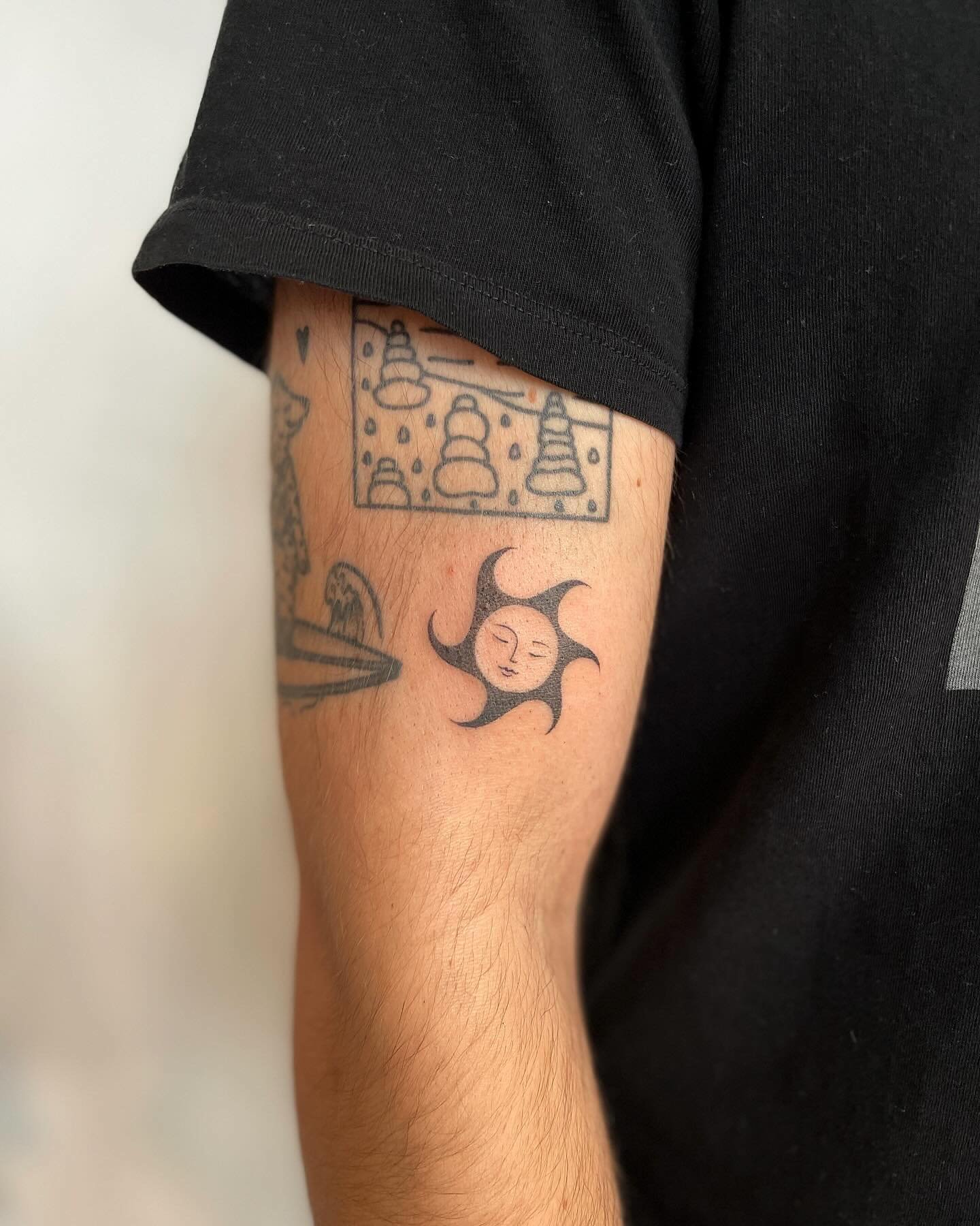 Kia ora 🫶
Lucky last handpoke tats from last year, thank you all!

Thank you for the patience when I rescheduled and slowed down bookings last year as I took time to support my mum through illness.

I hope for more tattoo time this year ✨

I have be