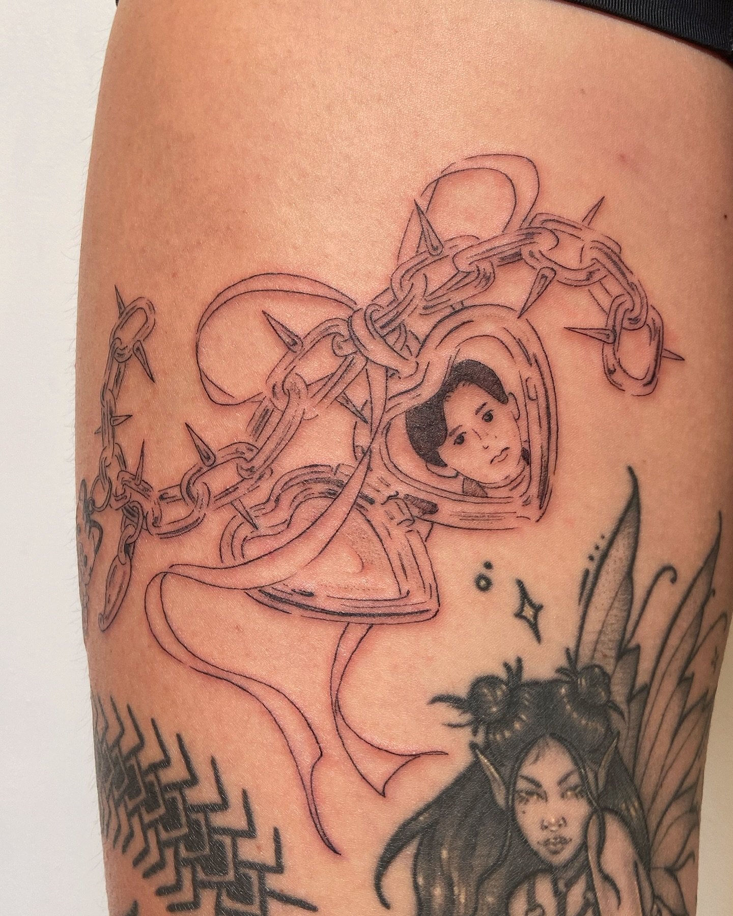 Thank you so much for the trade, Gabby!! And for gifting me the coolest tattoos I&rsquo;ll probably ever have 👁️💗👁️💗👁️
.
Thank u for your trust with your ideas! I feel like it&rsquo;s a good mix of you and me ⛓️🎀
.
Bonus round if u kno who the 
