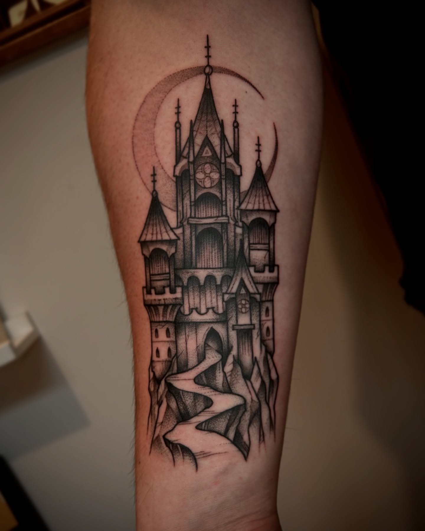 Gothic castle for my good friend David 🏰🦇. Thank you for your continued trust! Always appreciate having you at the studio 🙏🏽
.
Books always open! DM or email to get in touch.
.
.
.
.
#gothiccastle #darkart #tattoo #tattoos #blackwork #blackworkno