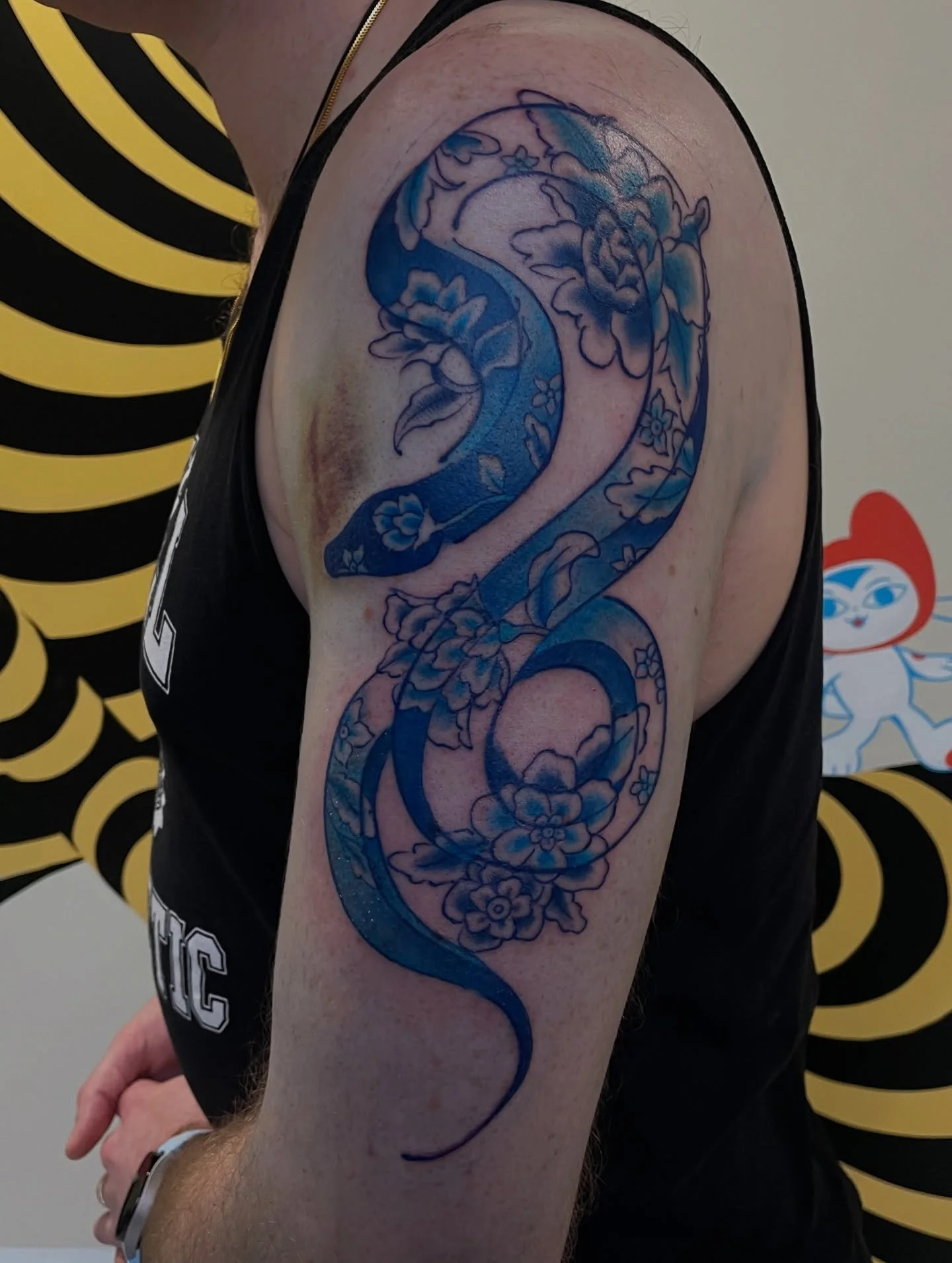 Porcelain snake for Rob! Featuring gnarly squash racket bruise. 
.
.
.
.
.
.
.
#tattoo #wellingtontattoo #snake #blueink #snaketattoo #porcelain #colourtattii