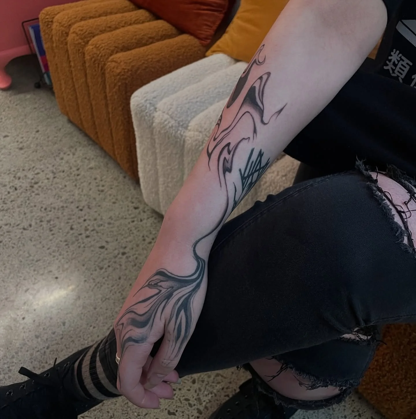 Smokey additions for Luna today! Hand tattoo 6 months healed 💅
.
.
.
.
.
.
#tattoo #wellingtontattoo #smoke #abstracttattoo #blackandgreytattoo