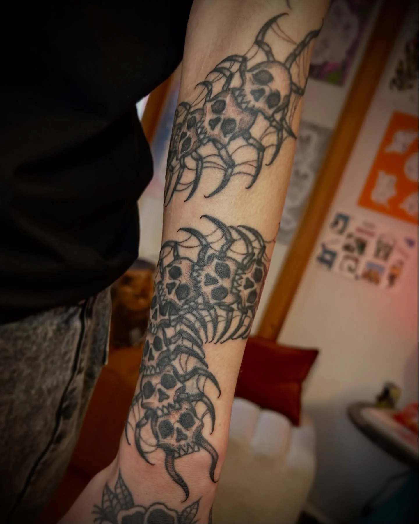 Arm crawler for Koi! Thank you again for getting this finished 🙌🏽 safe travels!!
.
DM or email for bookings
.
.
.
.
#tattoo #darkart #illustrativetattoo #horrortattoo #centipedetattoo #skulltattoo #nztattoo #wellingtontattoo