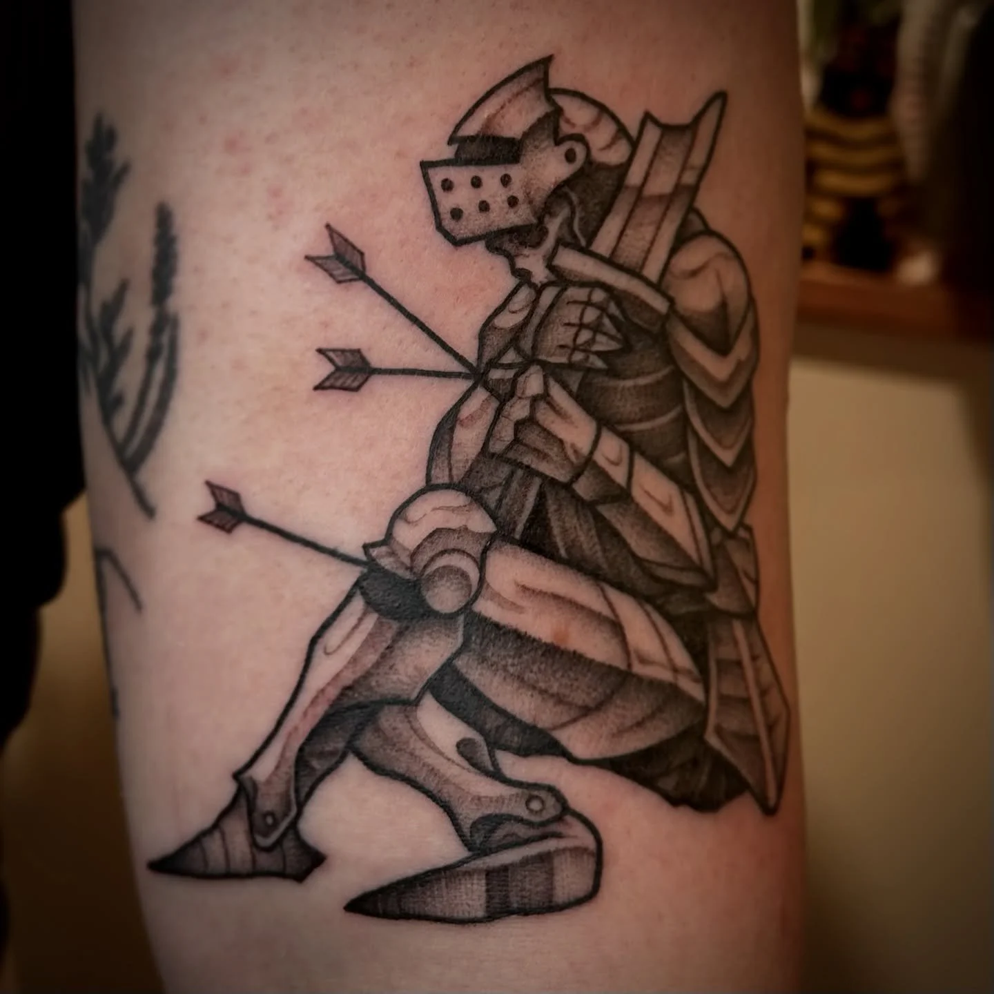 For Talia! Thank you for getting this from my flash ⚔️✨ @buttercattattoo 
.
DM/email for bookings - your idea or mine! Always keen for medieval/fantasy/horror (or all of the above!). 
.
Made with @lotusneedles @stencil.jam @darkhorseshadingblack @the