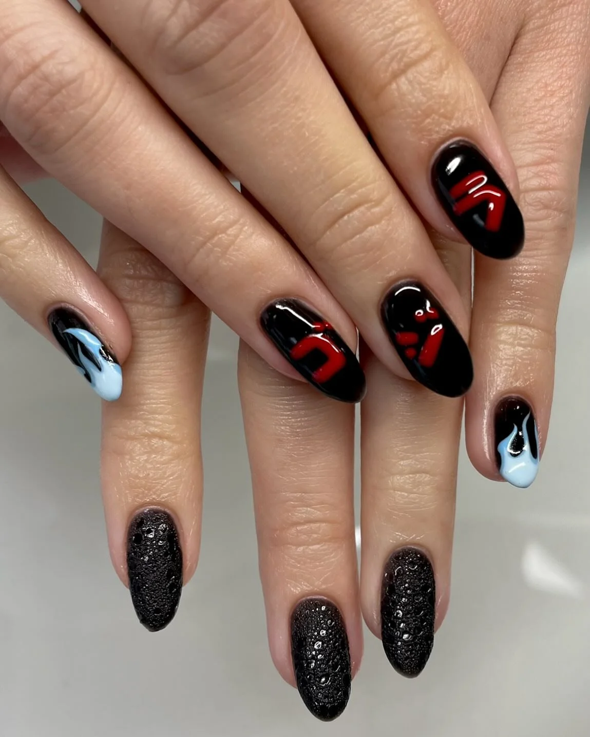 Level 3 - Godzilla 🦖
Niche pop-culture inspired set! New technique unlocked for the scale-like texture too 🫧
Come find me at @buttercattattoo 🧈🐈
#nailart #popculture #godzilla #godzillavskong #godzillaart #nailartist #nailtech #wellington #gel