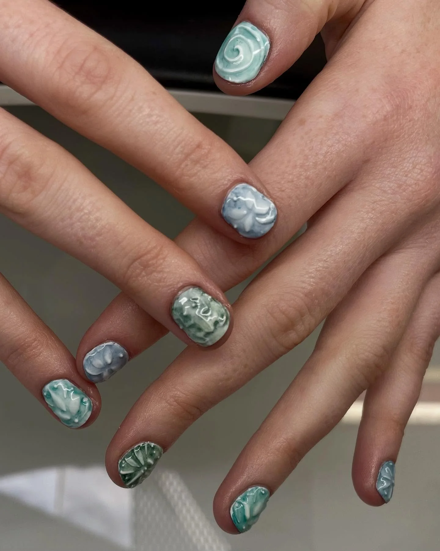 Level 3 - Ceramic 🏺
First time trying this technique, been wanting to do it for ages and pretty happy with the outcome! Frog nail is my fave 🐸
Done at @buttercattattoo 
#nailart #ceramic #nailtech #3dnails #handpainted #smallbusiness #wellington