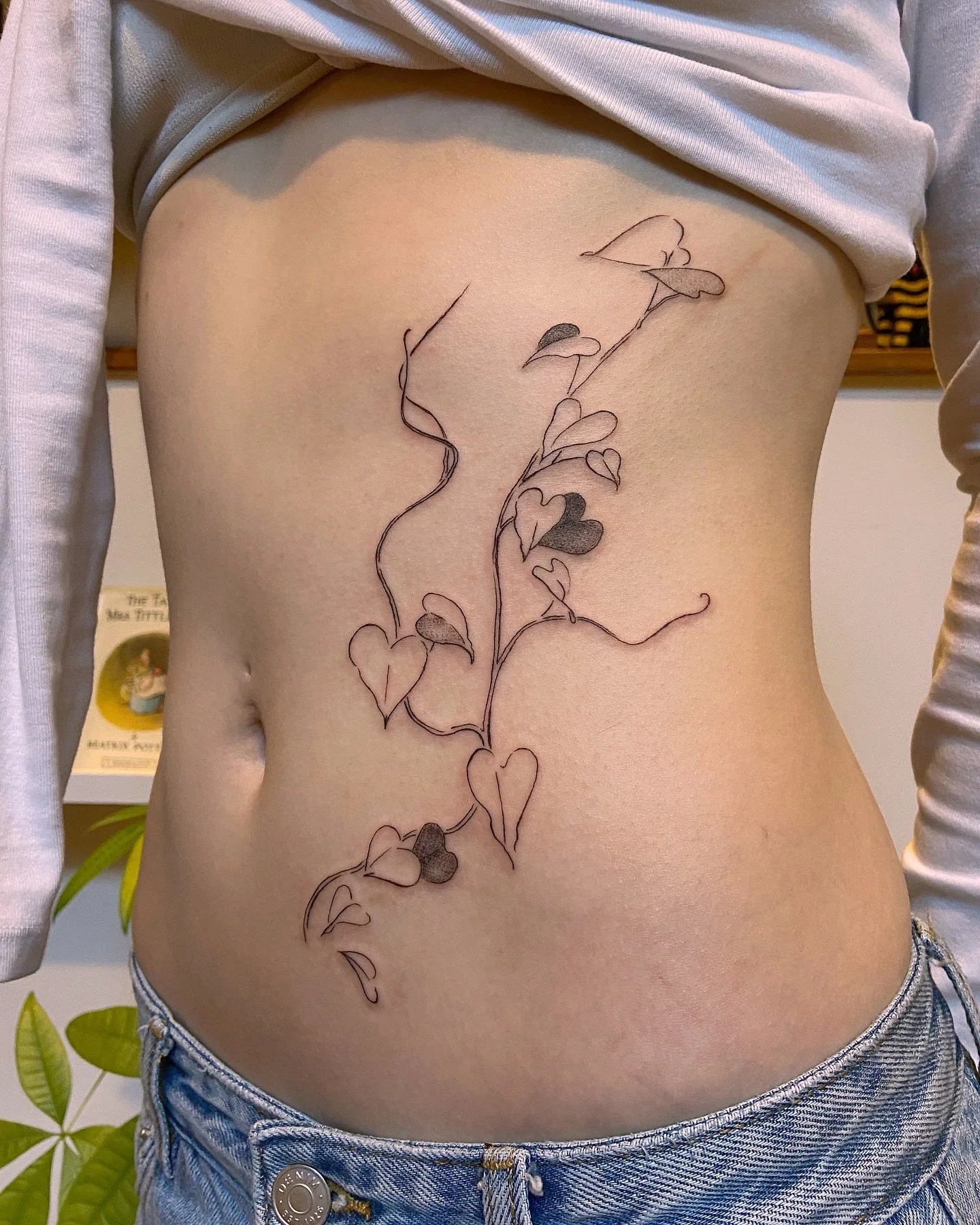 Two leafy pieces with Maddy 🌳🍃
.
Thank you for travelling all the way in, and for sitting so tough for this heart leaf vine from my flash and your custom willow! Looove the sizes u went for 🤲🏽♥️