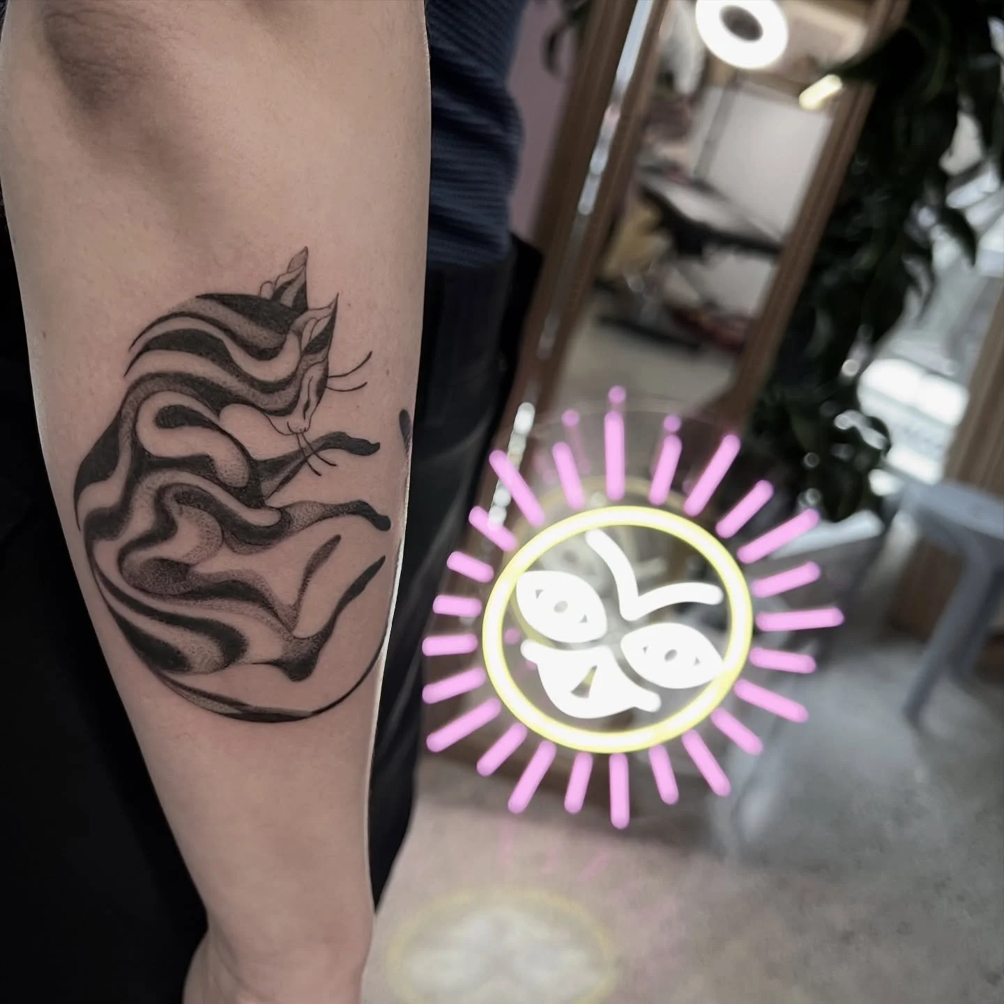 Thanks to everyone who came and got a tattoo during the @ponekengerurescue flash day! We raised over $6000 for the cats 🫶🐈‍⬛🐈✨
These are the liquid cats from my flash on the lovely people that got them. Thanks so much again 🙌🙌
#cattattoo #