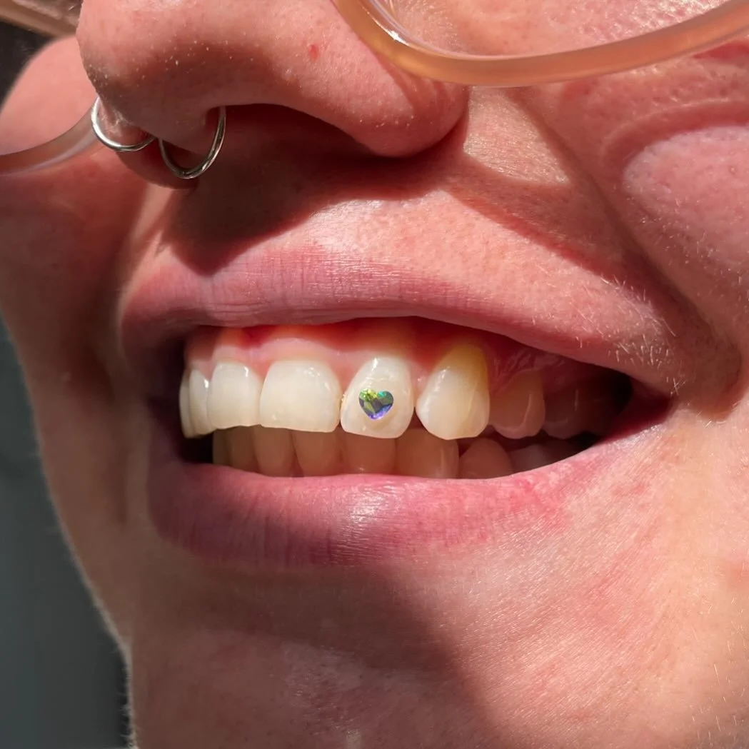 Buttercat’s first tooth gem! 💜
An iridescent Swarovski heart for this clients first tooth gem. It’s been really lovely getting back into this craft!
Tooth gems bookings are open! Just flick me a message x
#toothgem #swarovski #swarovs