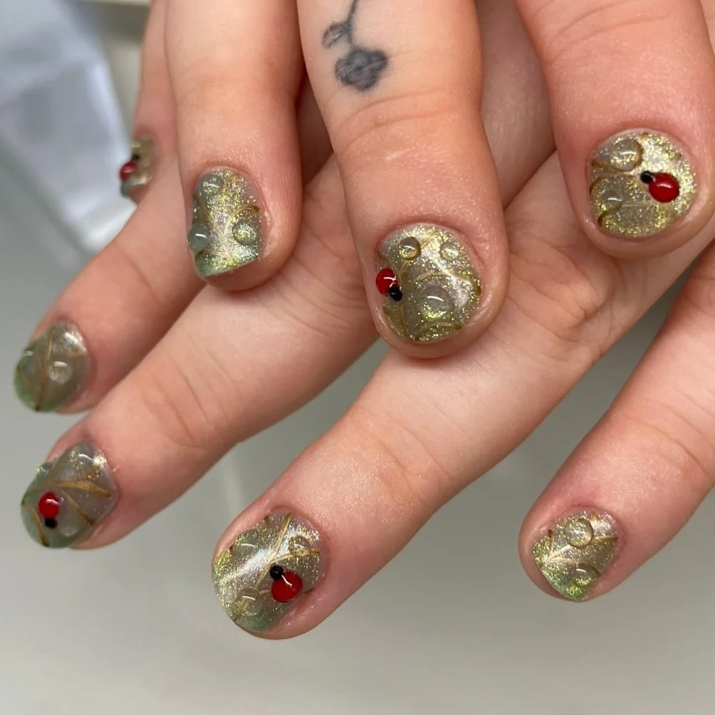 Level 3 - Lil bugz 🐞
Obsessed with this @dvok_official green cateye 💚 perfect for my forest and leafy sets 🍃
More of this @buttercattattoo 
#naturalnails #gelnails #nailtech #gelpolish #dvok #wellington #cateye #bugnails