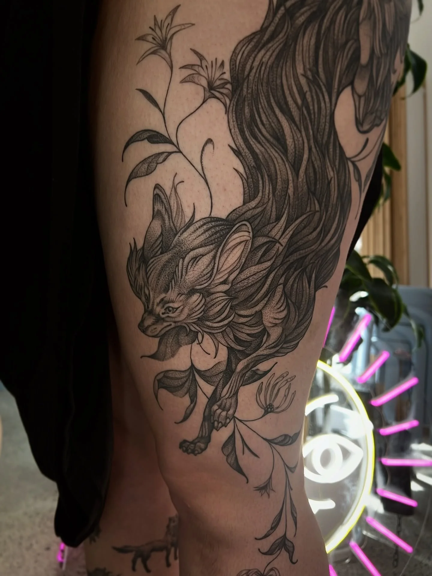Thanks so much for getting this big floofy wolf Tylah! It was such a dream to be able to do something this big for you! It healed up so perfectly too! 2 month healed photos. Tattoo was completed over 2 sessions.
If anyone else wants a massive animal