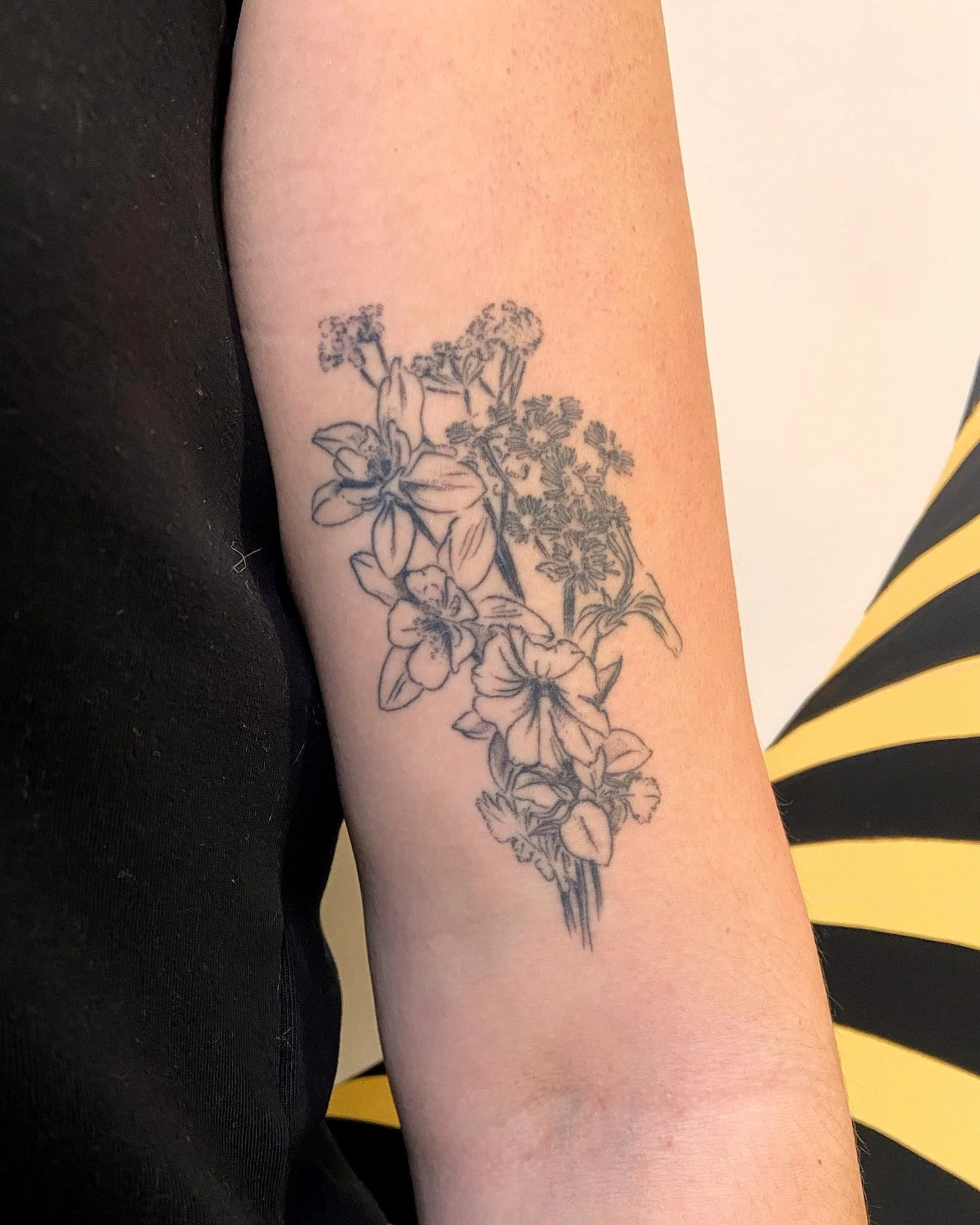 A 2ish years healed bouquet 💐 &amp; fresh oysters 🦪🦪✨
.
So good to see you again, Claire! Thank you always for your support and fun chats 🤲🏽&hearts;️