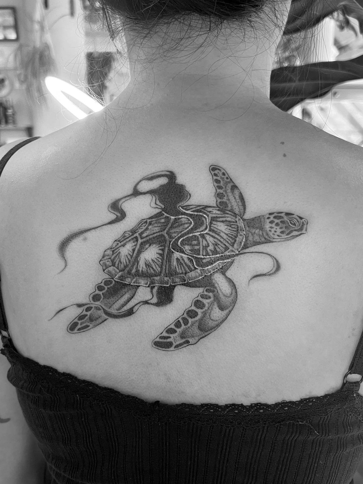 A flowy Sea Turtle cover-up for Hyojin. Thanks for the trust with this! It was a fun little challenge 🌊🐢 Swipe for the before and after.

Done @buttercattattoo 

#turtletattoo #coveruptattoos #wellingtontattooartist #nztattooartist #wellingtontatto