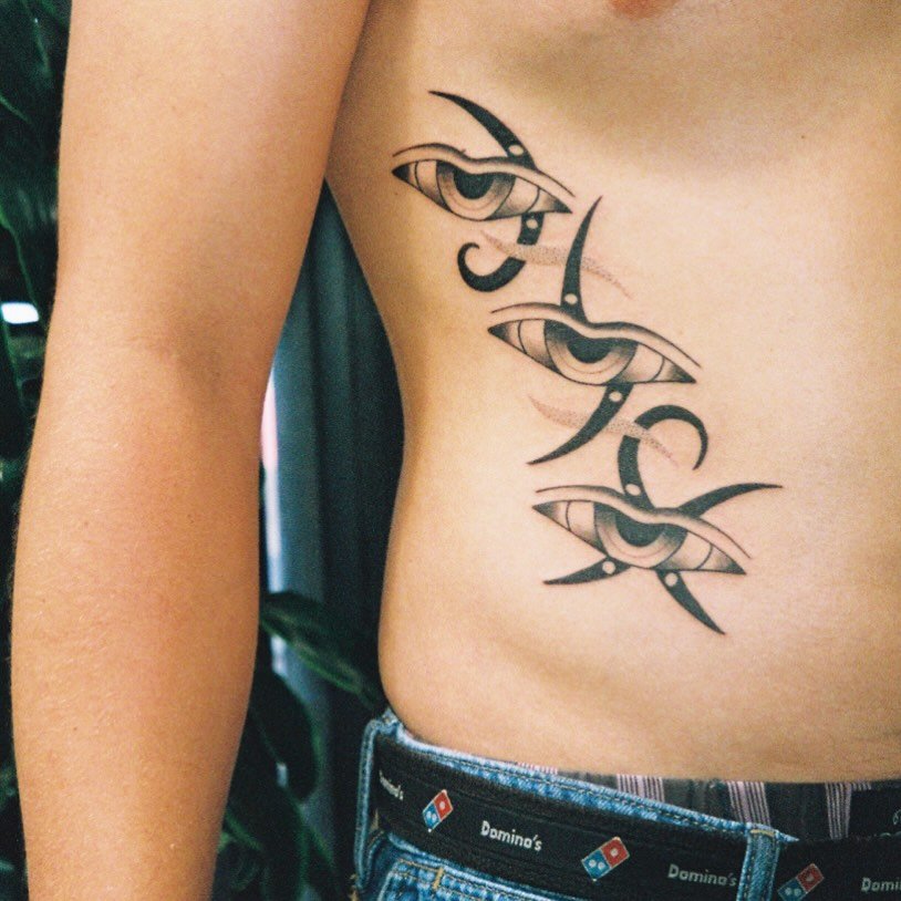 Eyes on the ribs 👁️Thanks Grayson ✨

✨Made with @tedstattoowonders ✨

#splendidscans