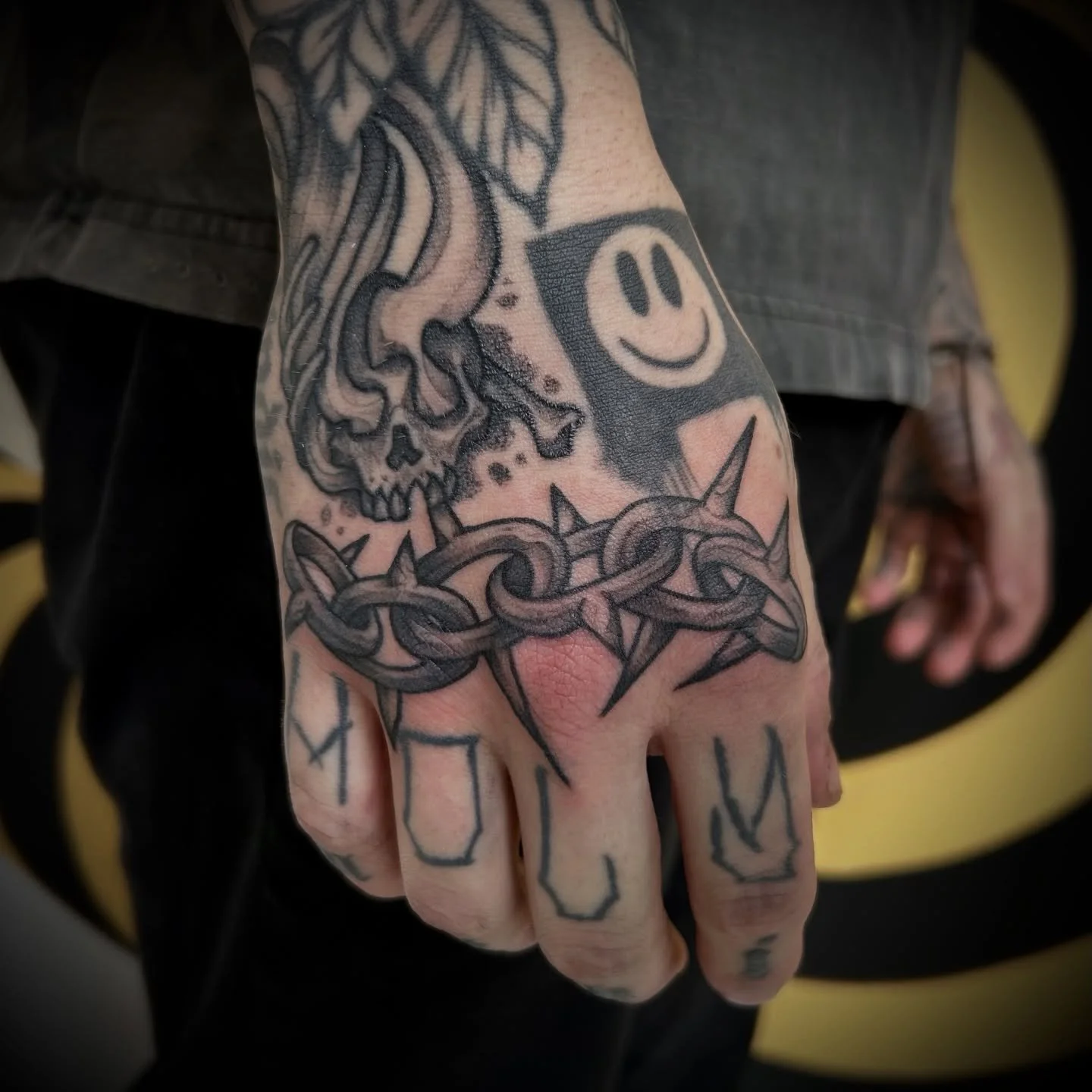 Spiky knuckles for Zac ⛓️⛓️⛓️
.
Made @buttercattattoo
.
.
.
.
#knuckletattoos #blackandgreytattoo #tattoos #nztattoo #wellingtontattoo