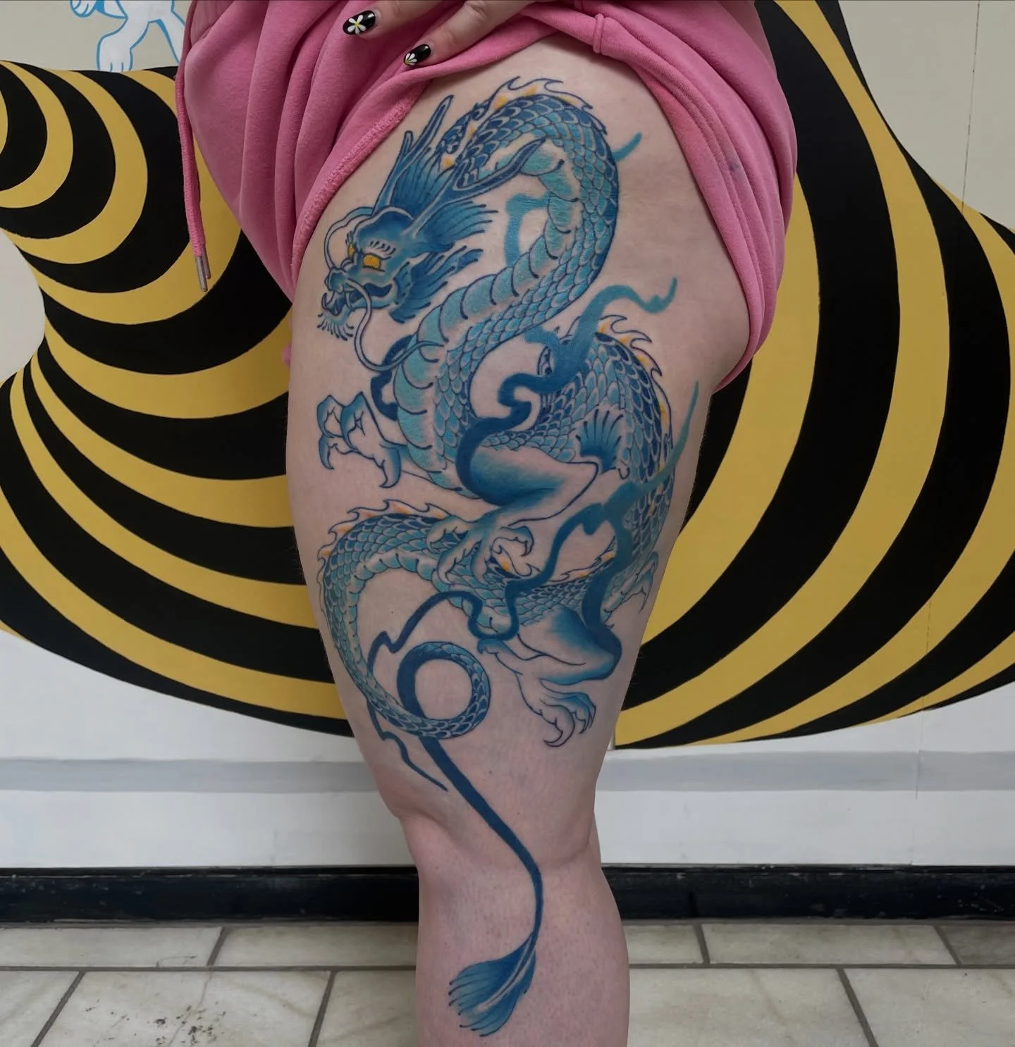Huge effort from Lucy! She was very brave and did not complain at any point not even once 👀
.
.
.
.
.
.
#tattoo #wellingtontattoos #dragon #blueink #dragontattoo #legtattoo #chinesedragon
