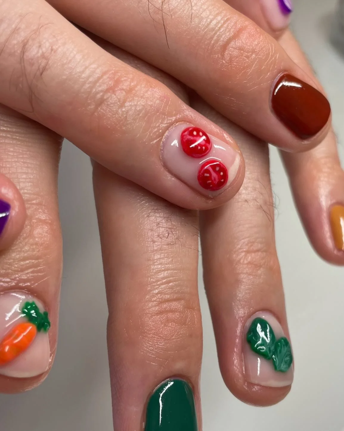 Level 2 - Garden 🍅🥕🥬🧅

For a lovely ex-colleague of mine 💚 I love sculpting! Using @sissiofficial_ clay :)

More of dis @buttercattattoo 

#nailart #nailtech #gelnails #naturalnails #nailartist #summernails #nailinspo #summer #garden #springnail