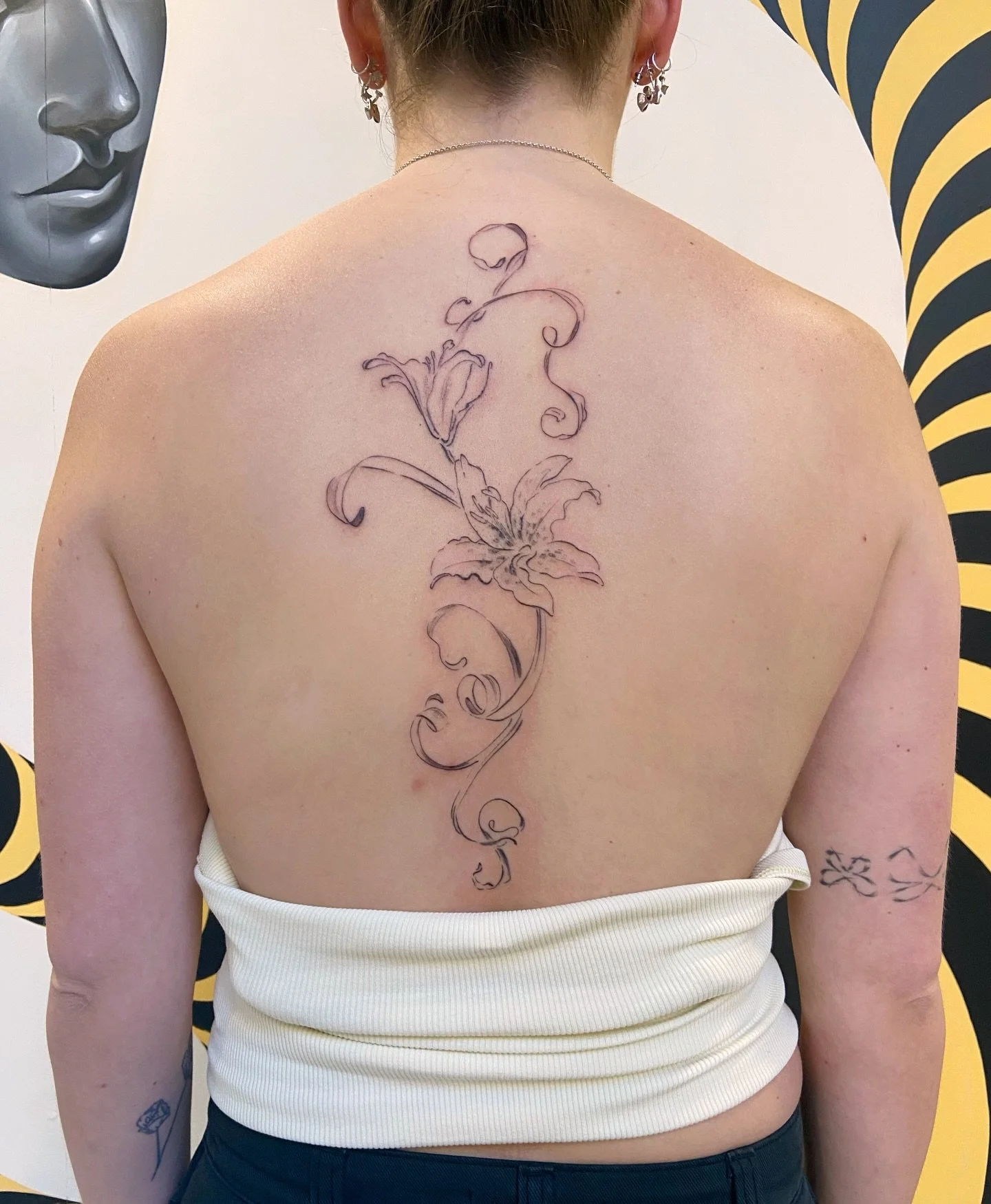 YEESSSSS thank you so much, Tegan!!! Love this size, love this placement, so fancy, so flattering, so elegant love love love 🤌🏽✨🌸🎀💫💫
.
From my flowy florals flash 🌸