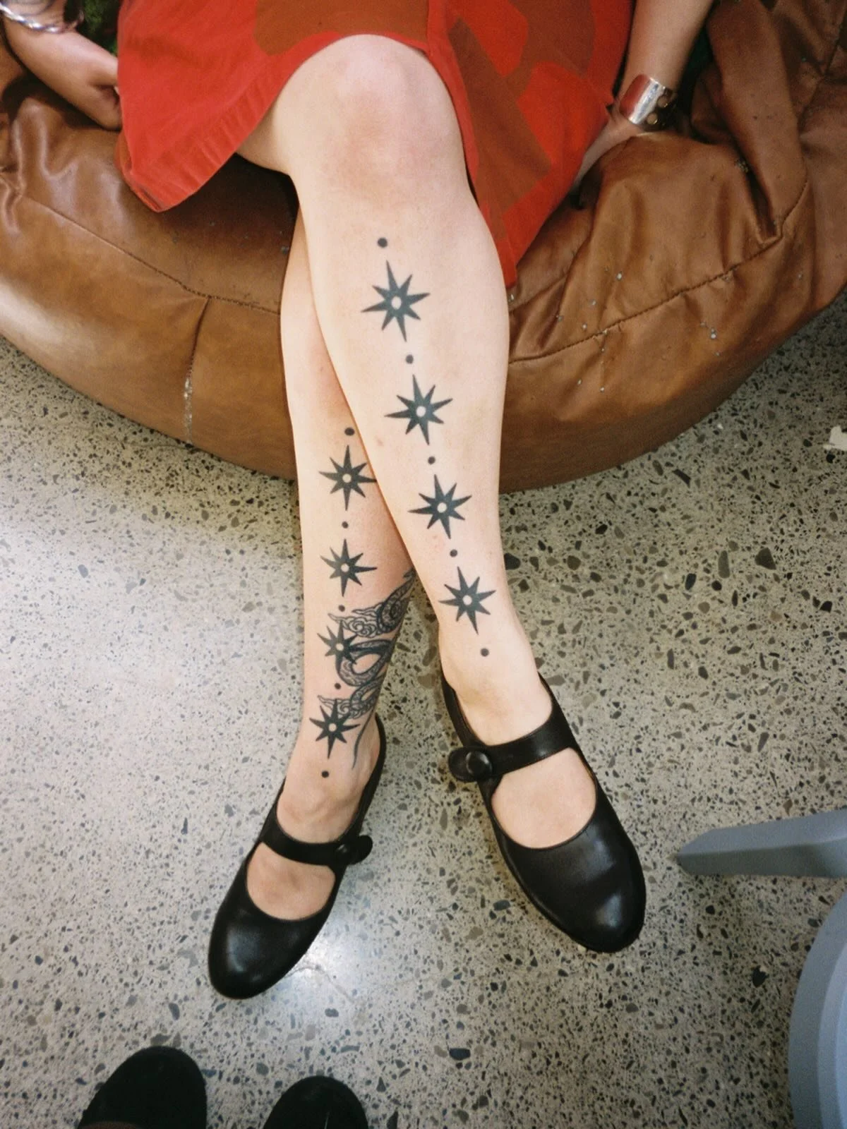 Healed shin stars after about a year and a half ✨ Great to see you again @bee.bassett ☺️