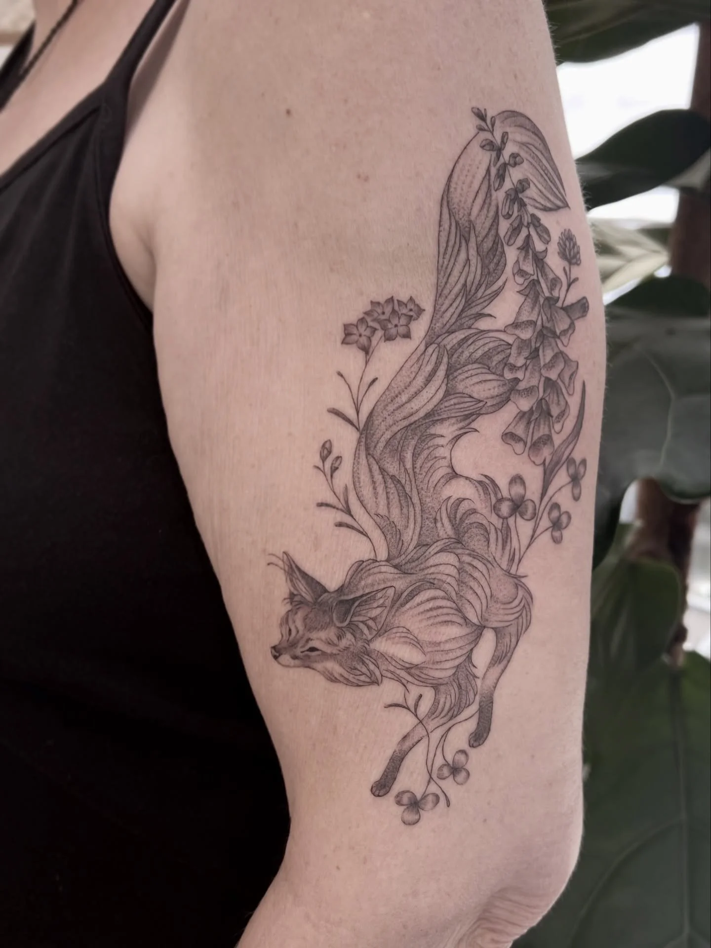 Thankyou so much Jayne for trusting me with this sweet little fox tribute to Fleur the Fox out the window in the garden 🦊☘️

@buttercattattoo 

#tattoo #tattooartist #wellingtontattoostudio #wellingtontattooartist #nztattooartist