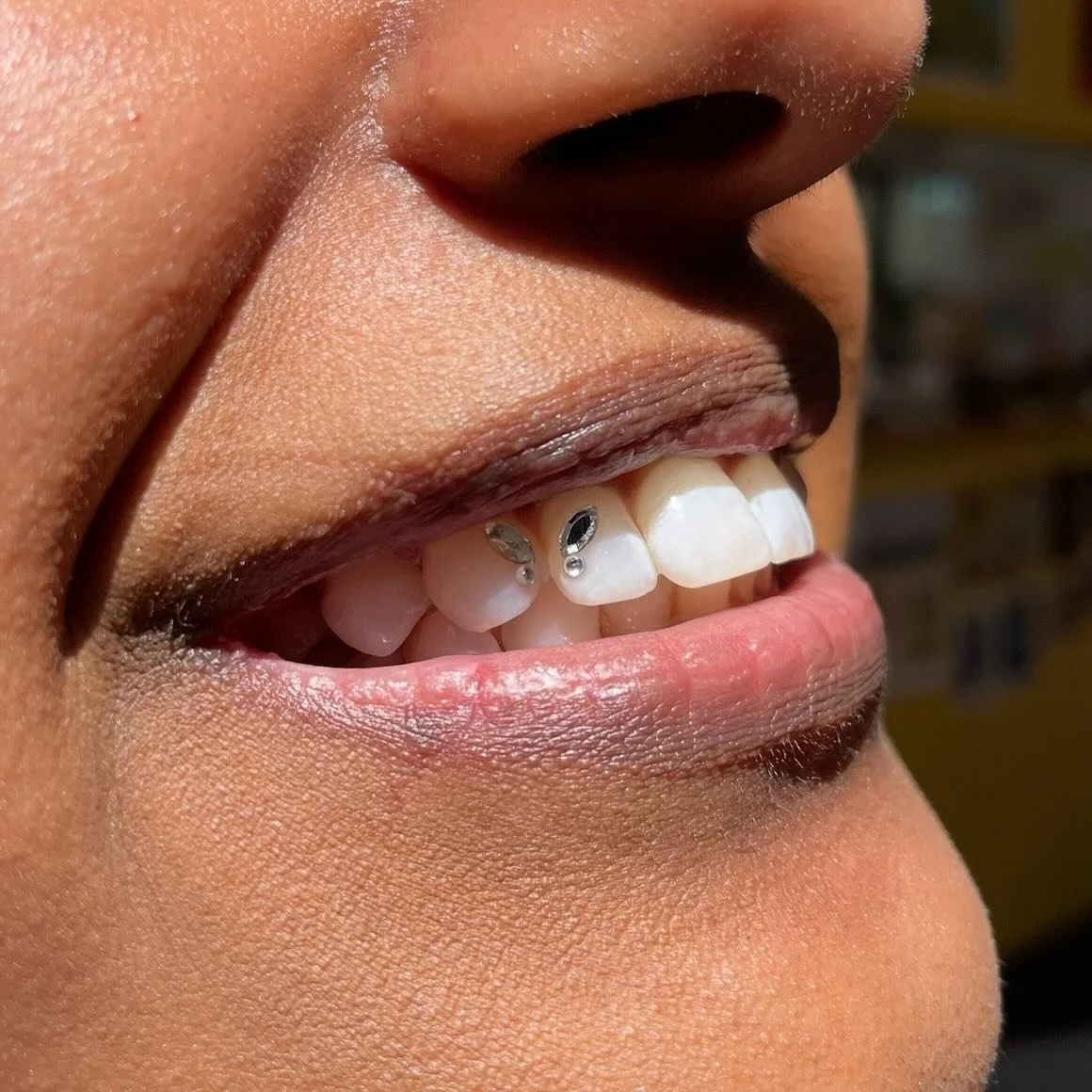 Sweet butterfly gem from the other day 🦋

&hellip;I really like doing butterflies 🥹

#toothgem #toothgemtechnician #swarovski #butterflytoothgem #nailartist #nailtechnician #nailtech #tattoo #tattoostudio #wellington