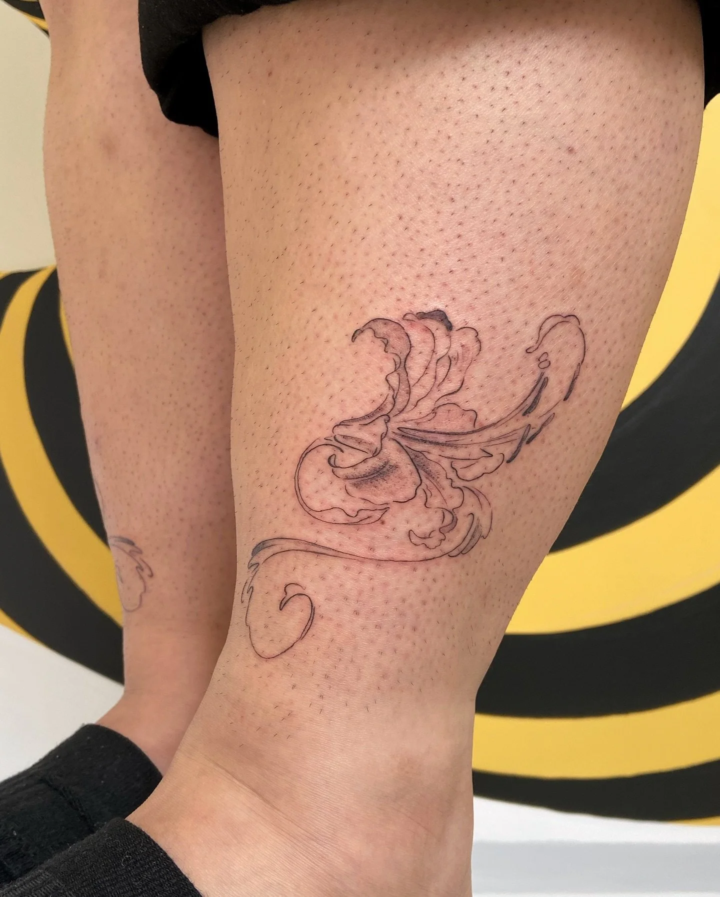 Thank you so much for giving this pair a home, Storm! 🌷🌷 and also for putting up w me posing you for these pics/vid 😌🫶🏽
.
From my flowy floral flash 🌸