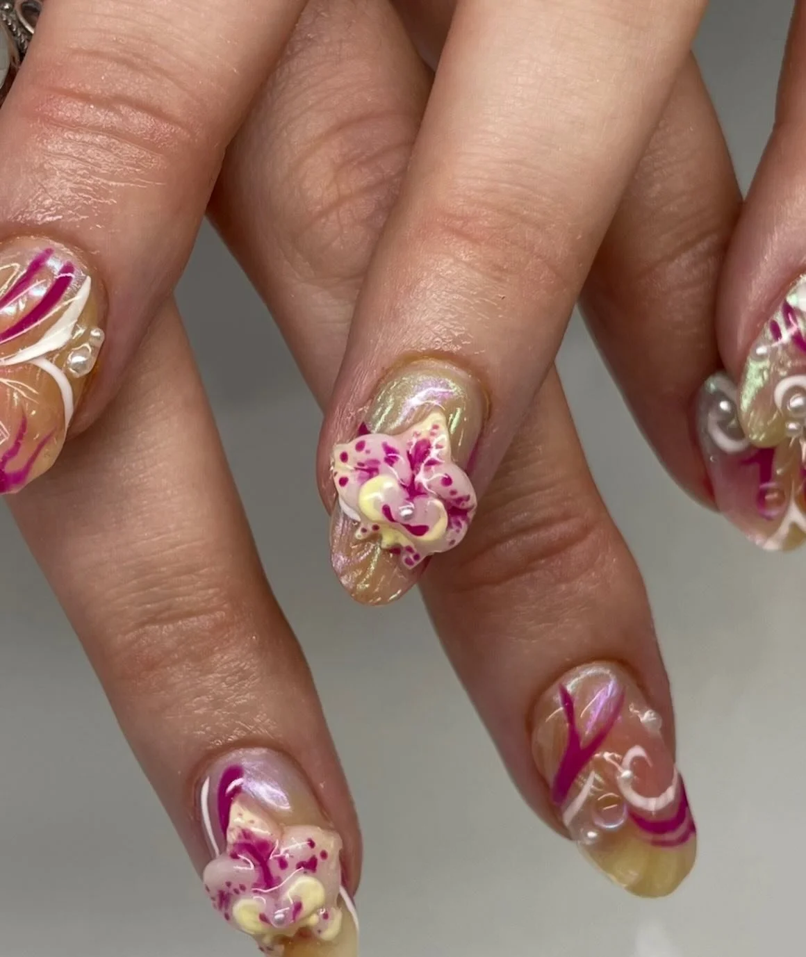 Advanced - Orchid 💞

Based on my clients orchid. So many techniques involved with this set, and 2 beautifully hand-sculpted orchid flowers 

This went down @buttercattattoo 🧈🐈

#nailart #nailartist #3dnails #flowernails #3dflowernails #orchid #orc