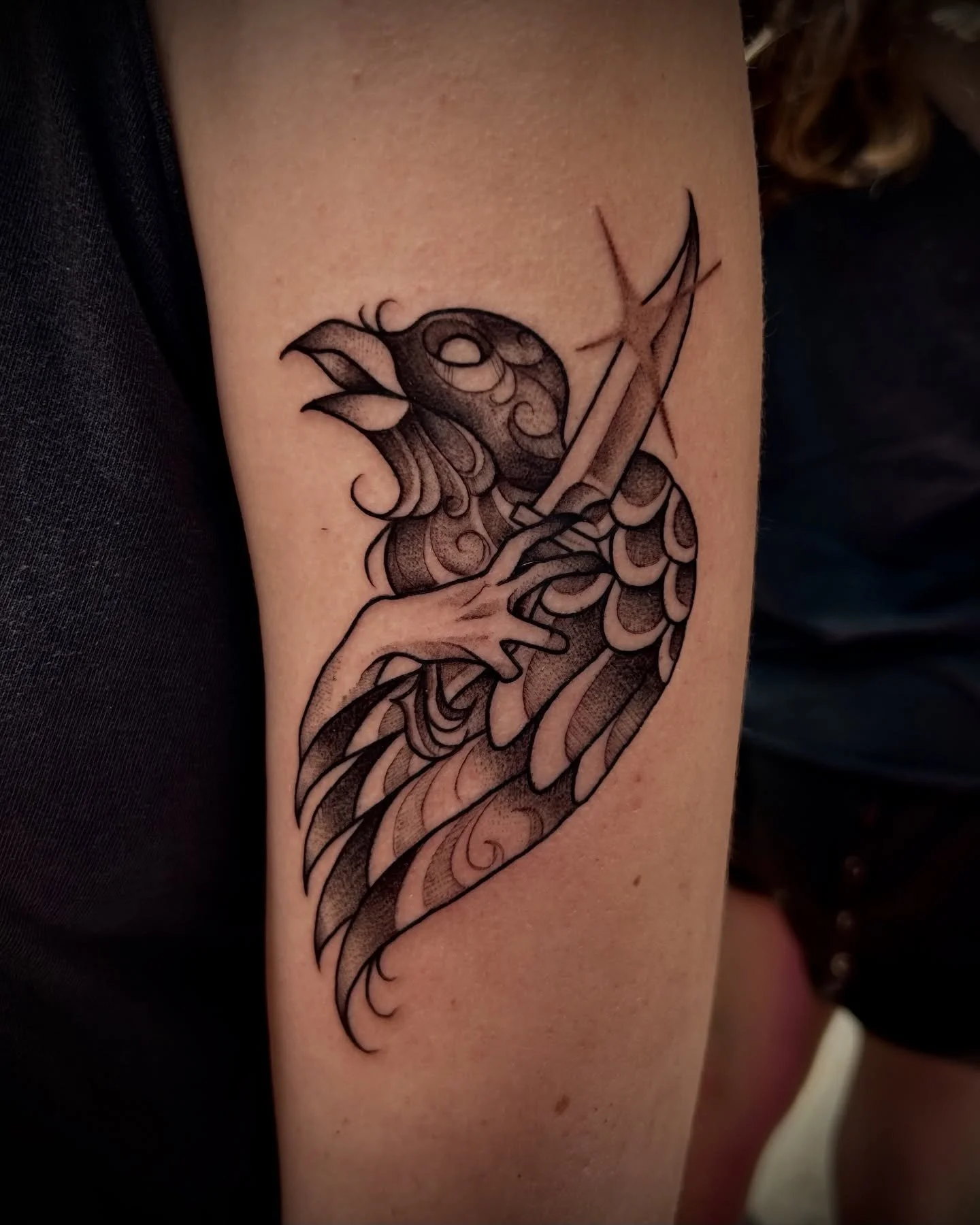 First tattoo for Lucy! Thank you for your trust!! Refreshed design from an older piece of flash ✨

Also featuring an amazing Garfield sticker on their drink bottle. Someone tag the artist if they&rsquo;re on here pls! 
.
Made @buttercattattoo 
#tatto