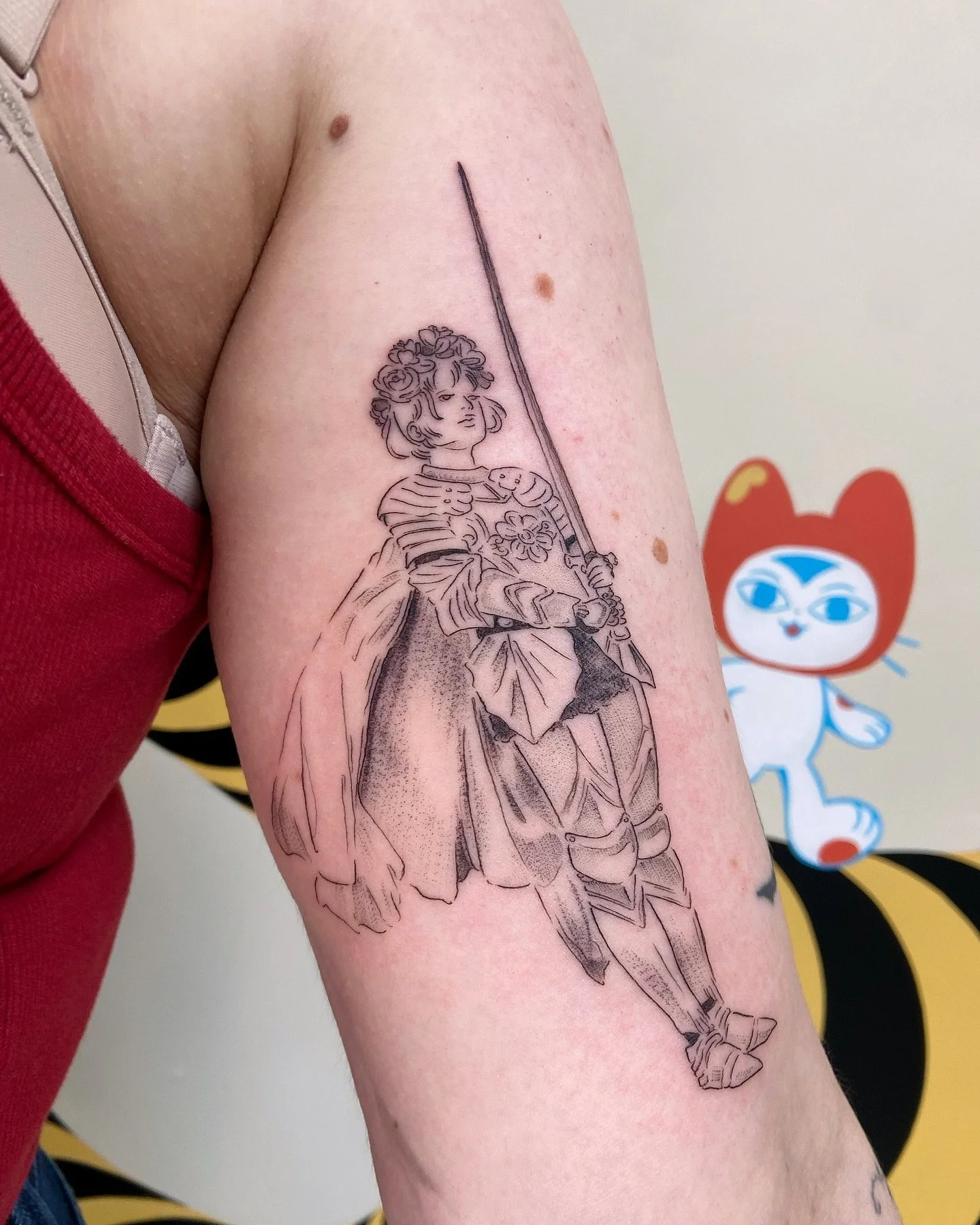 A pre-raphaelite knight 🌹⚔️
.
Thank you always for your trust, Sara! And for the treats 🤲🏽&hearts;️ you&rsquo;re always so kind snd thoughtful. So good to see you and to work with you on your ideas! Absolutely looooove how your knight came togethe