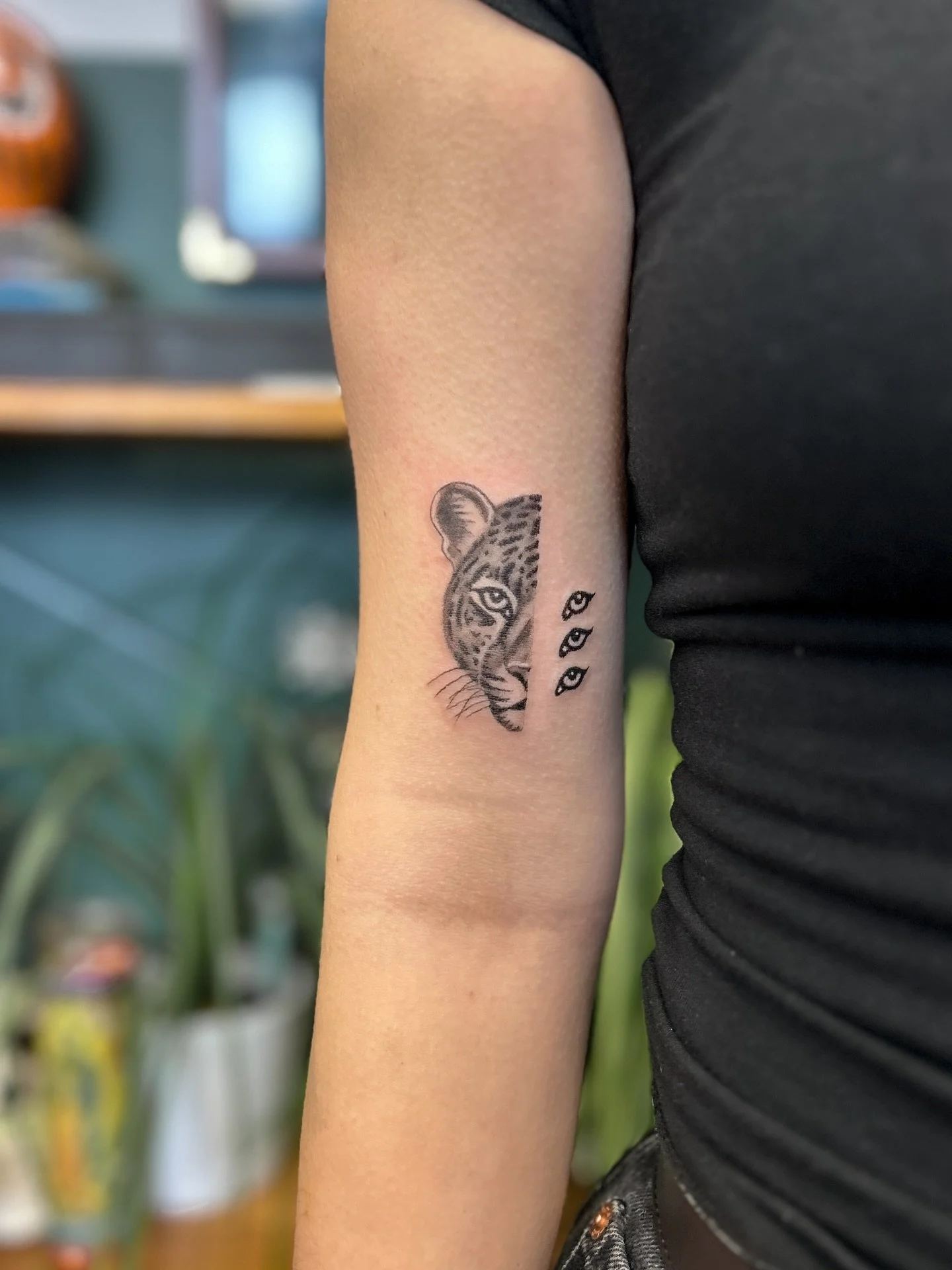 leopard flash for Nell 🐆 loved getting to bring this one to life, thank you so much 🧡

🧡 booking Feb @sacrament.nz &amp; March @buttercattattoo 

.
,
,
.
.
.
,
,
#tattoo #nztattoo #wellingtontattoo #wellington #tattoos #nztattoos #nztattooartist #