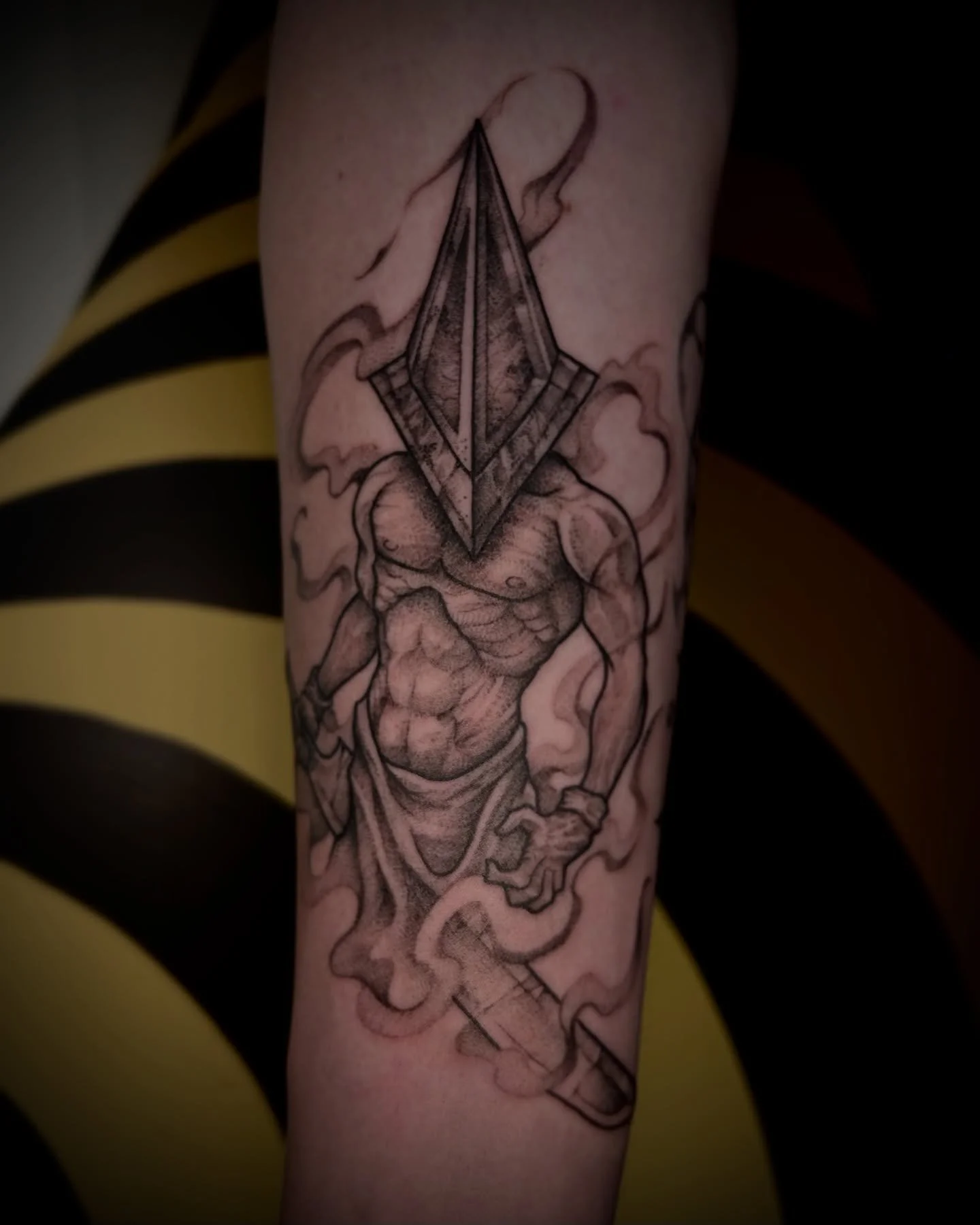 PYRAMID HEAD | for Archie. Thank you for your continued trust! 🙏🏽
.
Made @buttercattattoo 
@darkhorseshadingblack @lotusneedles @stencil.jam 
.
#silenthill #gametattoo #illustrativetattoos #blackandgreytattoo #wellingtontattoo