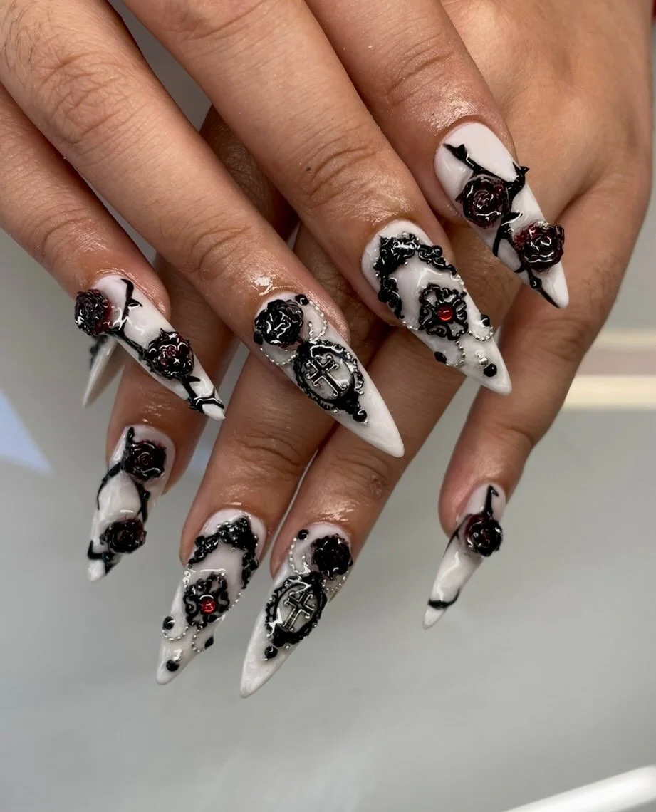 Advanced - Vampire 🥀

Thorns n roses n antique motifs :) inspired by the twilight Volturi 

#nailart #gelx #nailtech #twilight #nailinspo