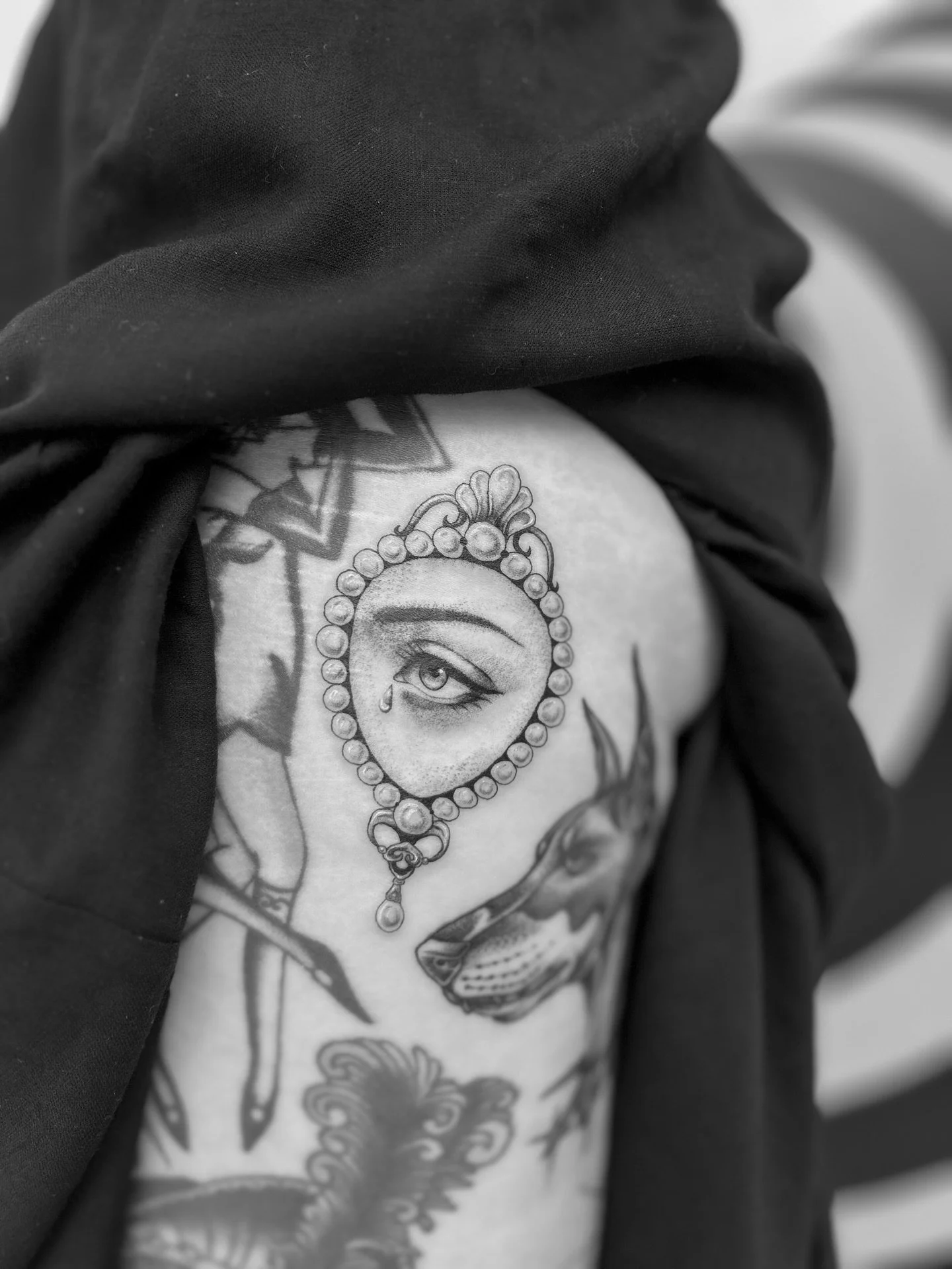 my half of a trade on talented and most wonderful @berbentattoo 🖤🖤🖤 the lover&rsquo;s eye 

thank you for letting me add to your collection! excited for my turn 😌

made at @buttercattattoo 💛

.
.
.
.
.
.
#tattoo #nztattoo #wellingtontattooartist