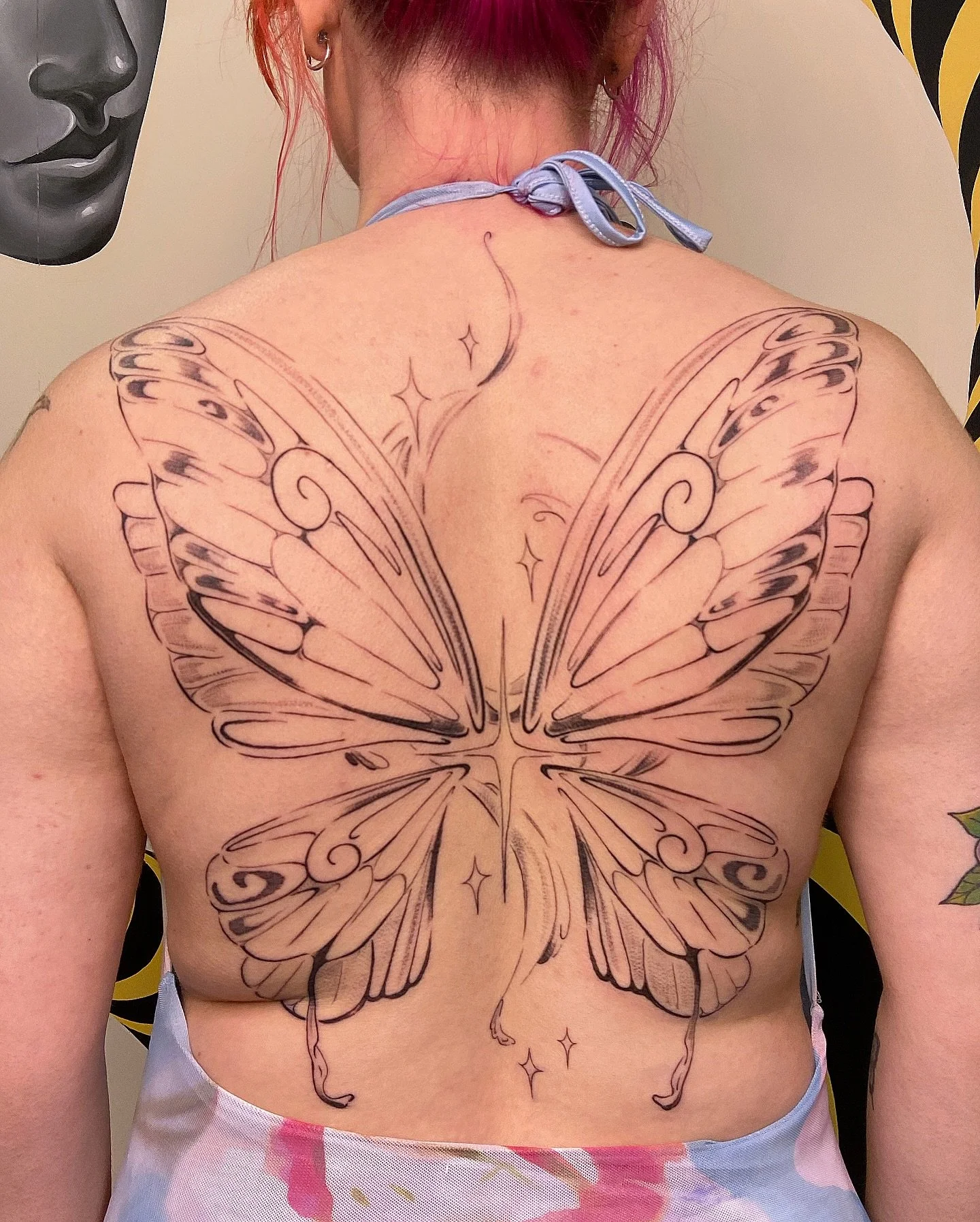 SARAAAH you&rsquo;re so strong and incredible 🤲🏽&hearts;️💪🏽&hearts;️&hearts;️
.
Pls swipe to the end to see some very lovely movement 🦋
.
It&rsquo;s not easy to sit still for 6+ hours, let alone while getting stabbed 😌 thank you forever n ever 